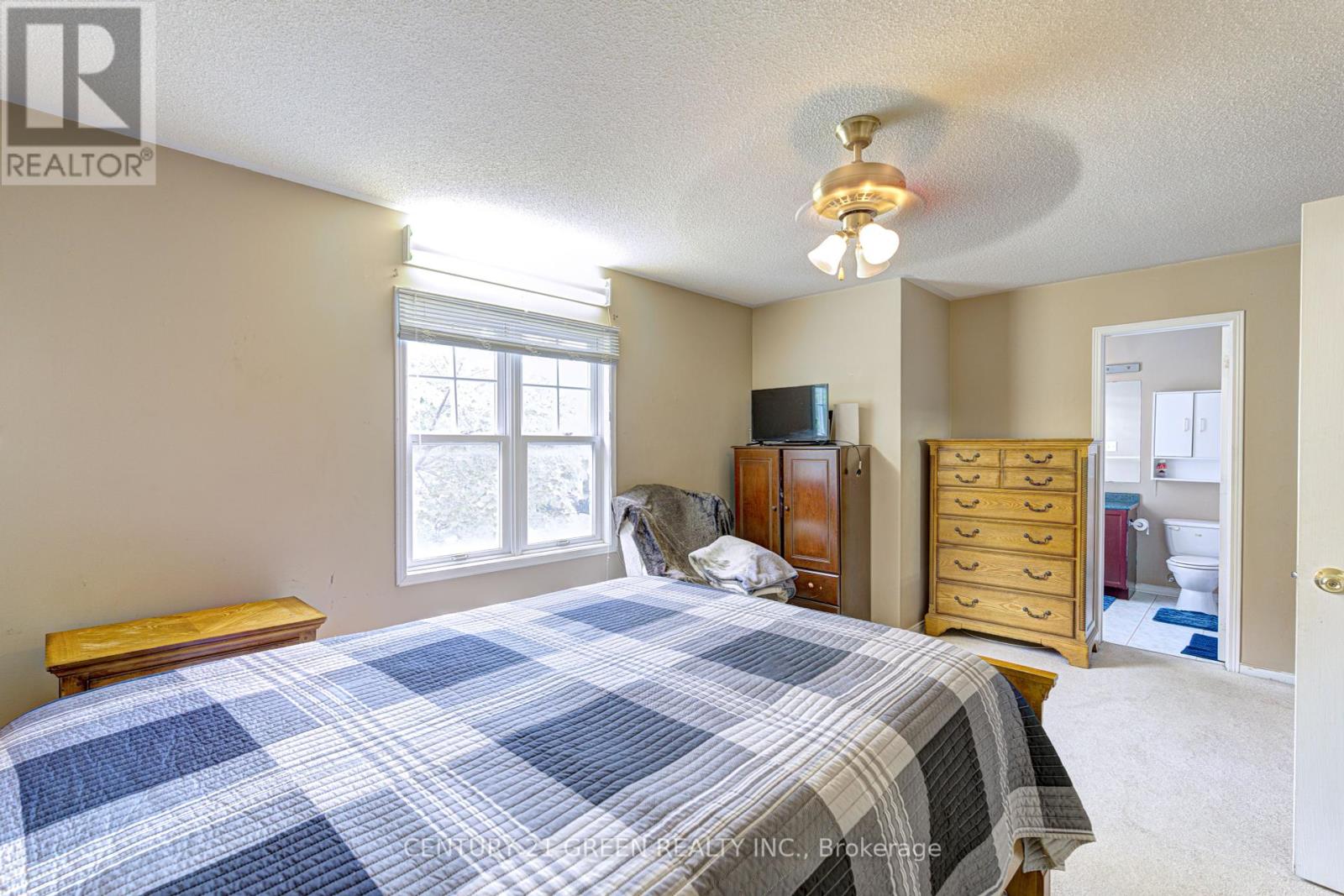 Photo 7 of 3 Desert Sand Drive, Brampton ON