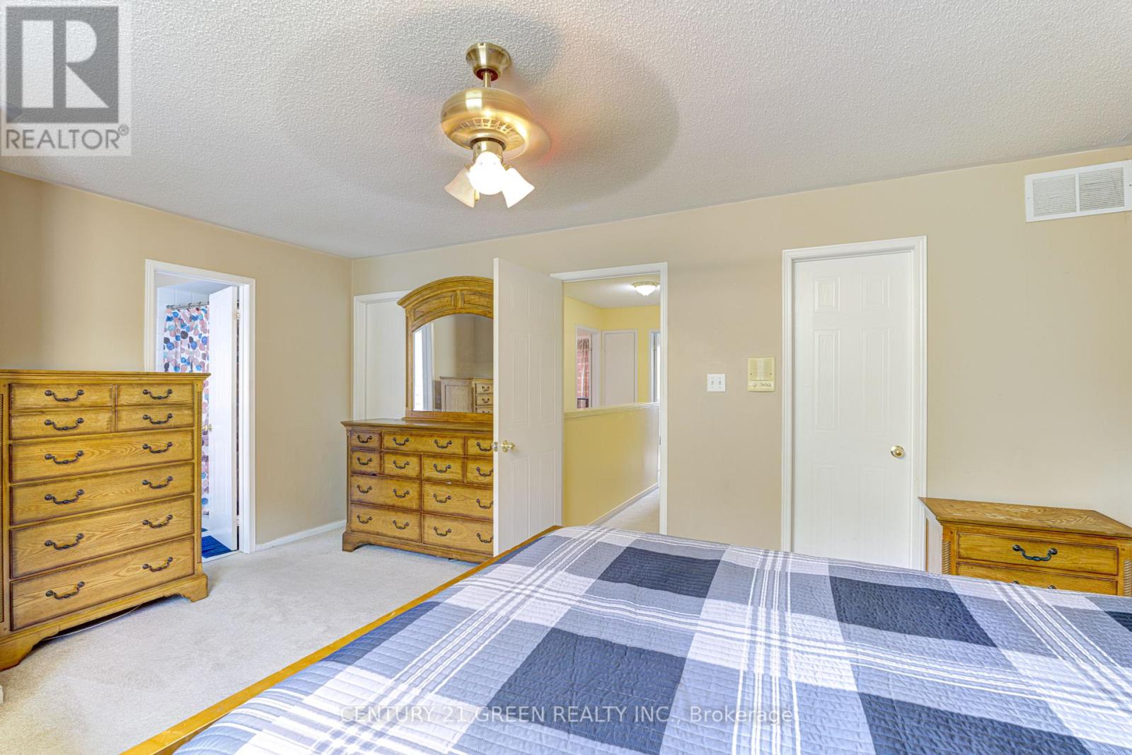 Photo 18 of 3 Desert Sand Drive, Brampton ON