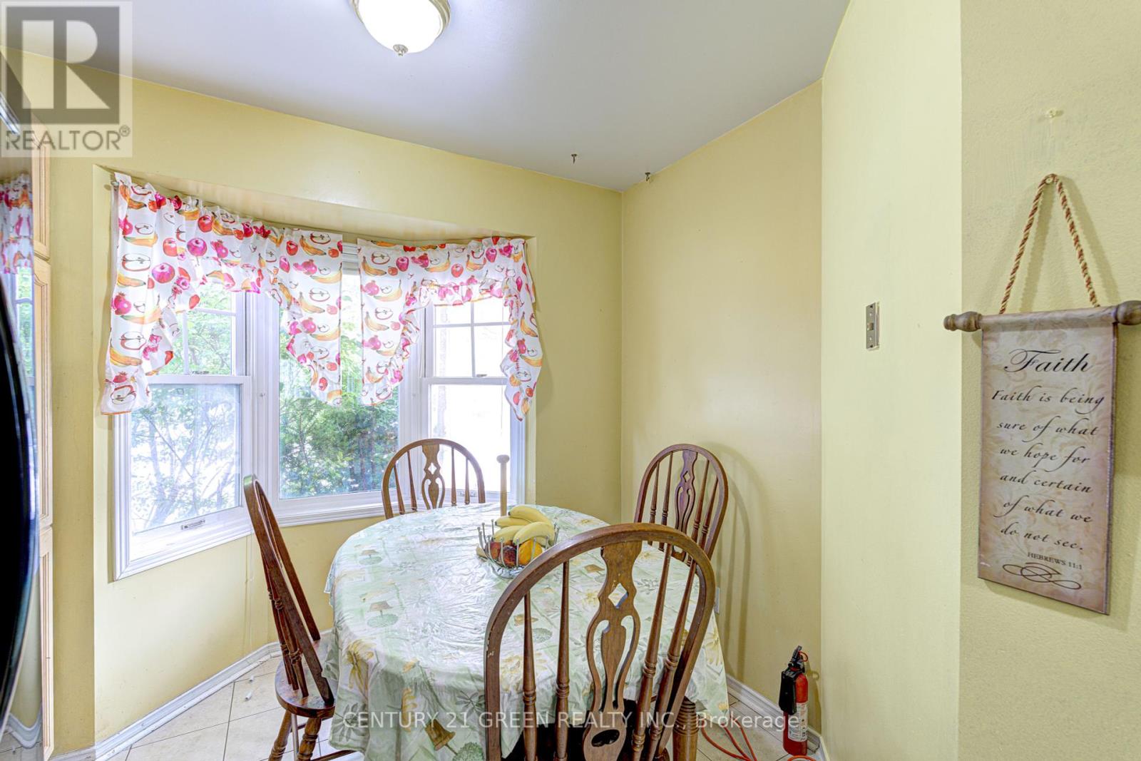 Photo 13 of 3 Desert Sand Drive, Brampton ON