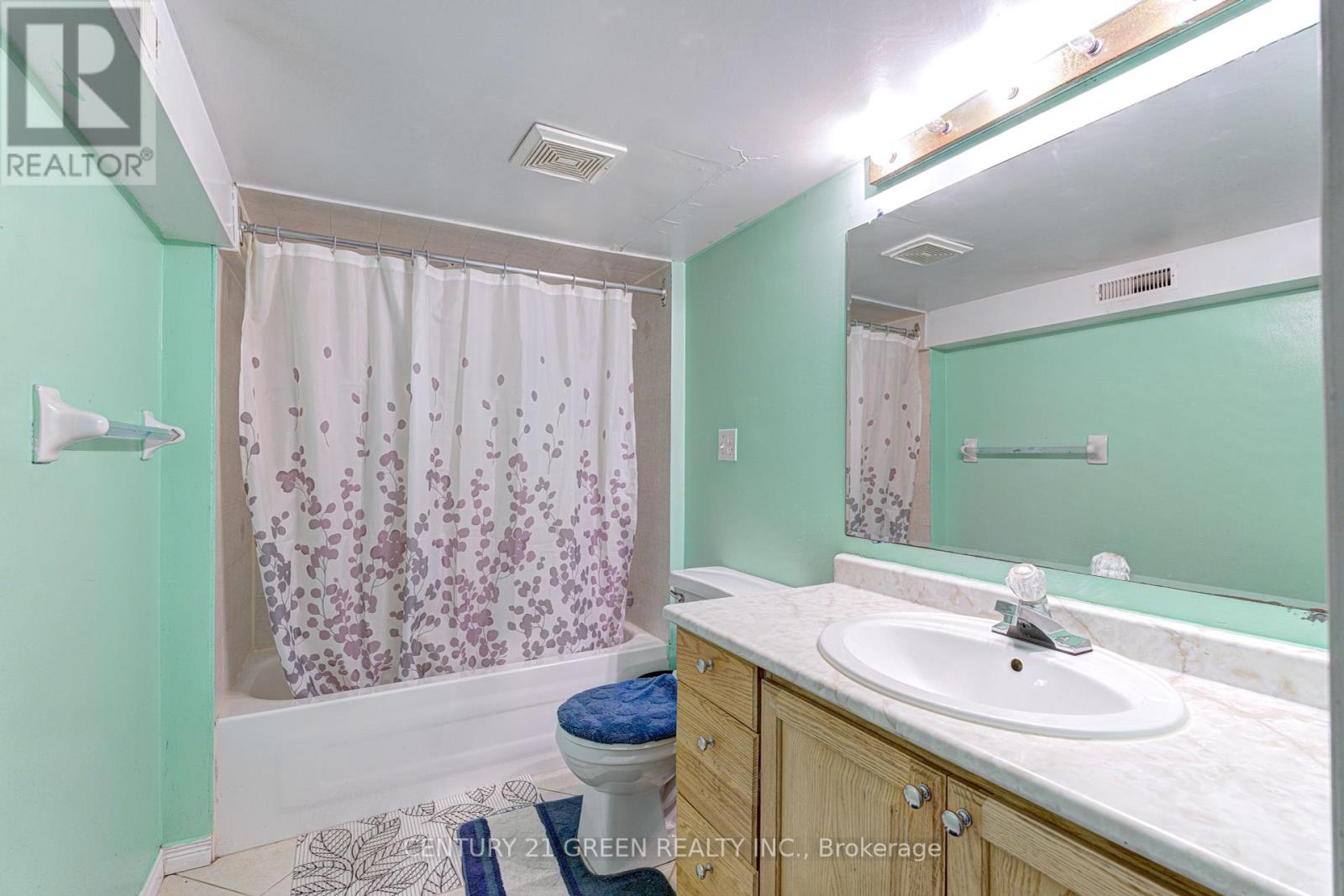 Photo 15 of 3 Desert Sand Drive, Brampton ON