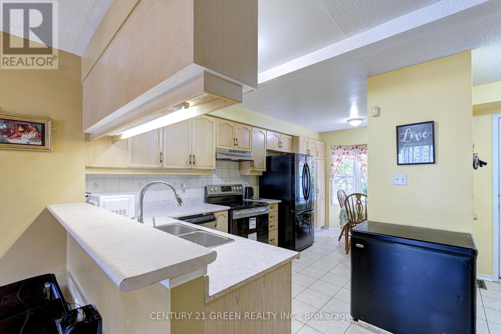 Photo 12 of 3 Desert Sand Drive, Brampton ON