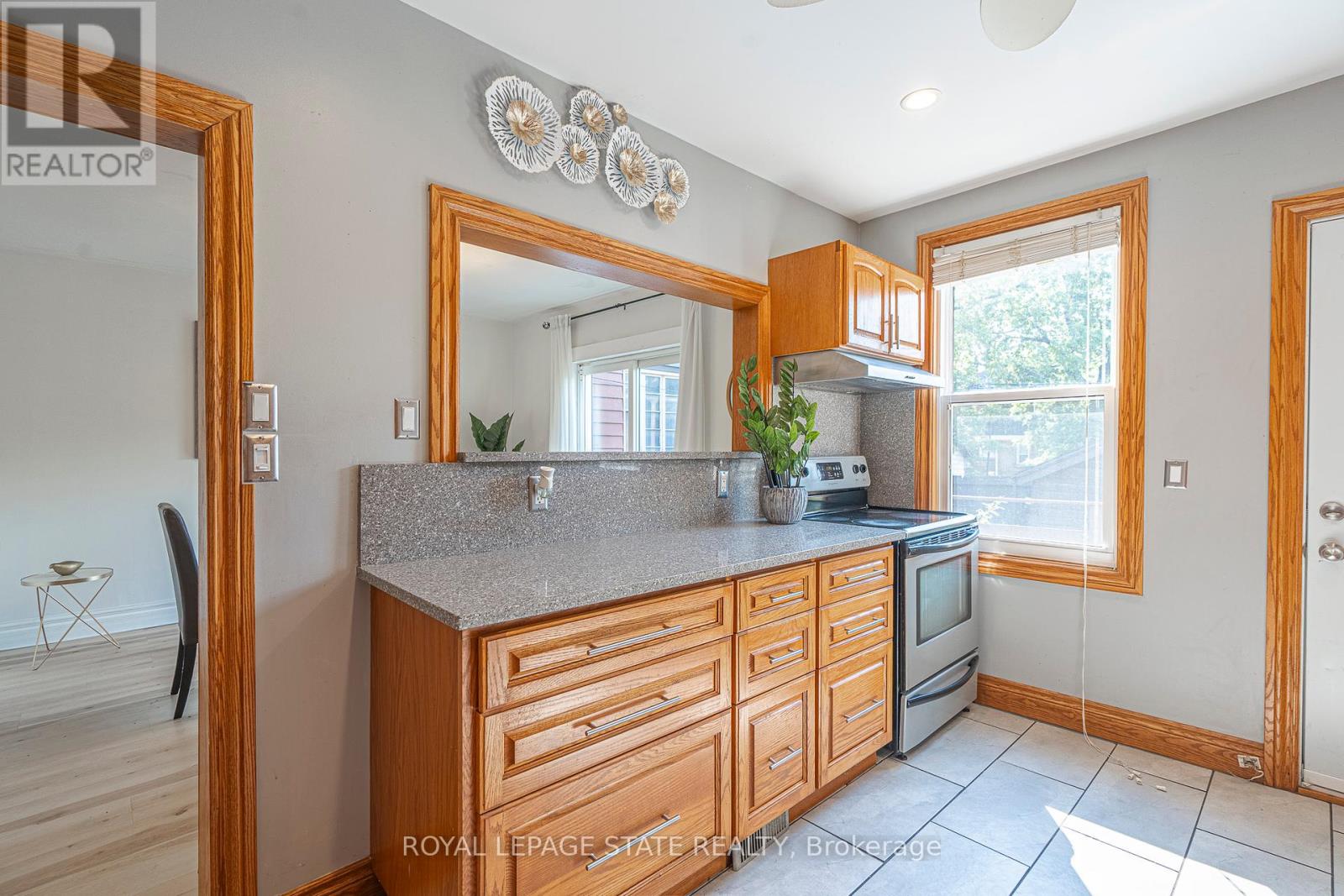 Photo 5 of 36 Spadina Avenue, Hamilton ON