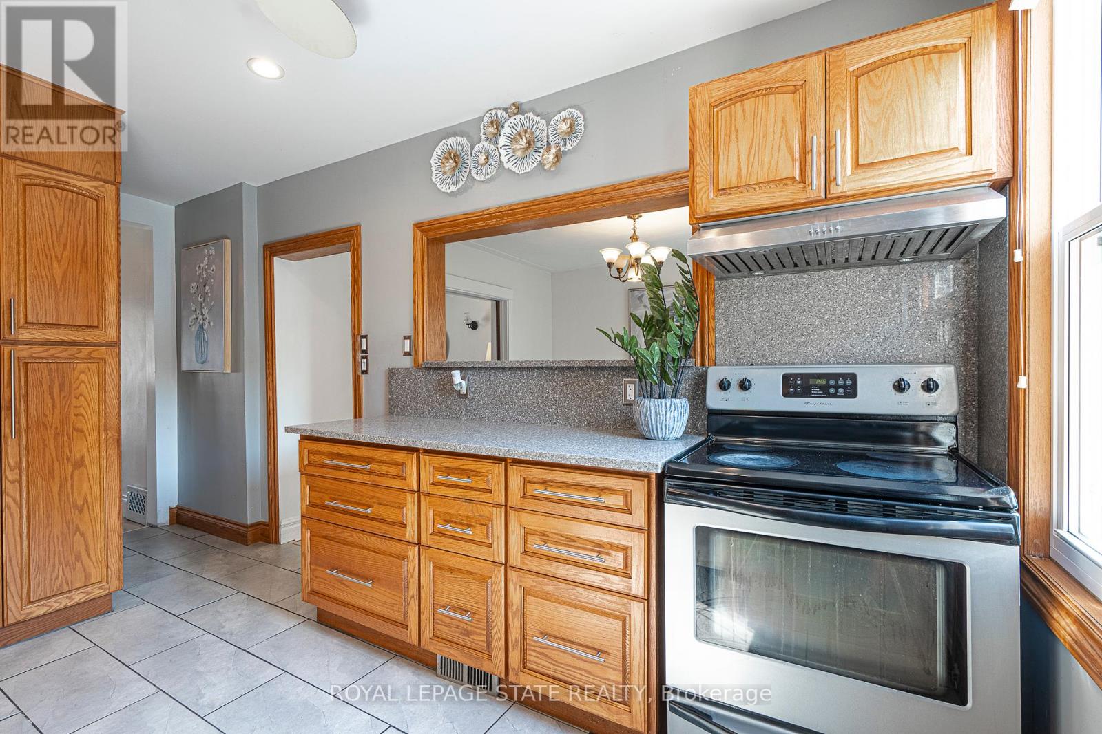 Photo 13 of 36 Spadina Avenue, Hamilton ON