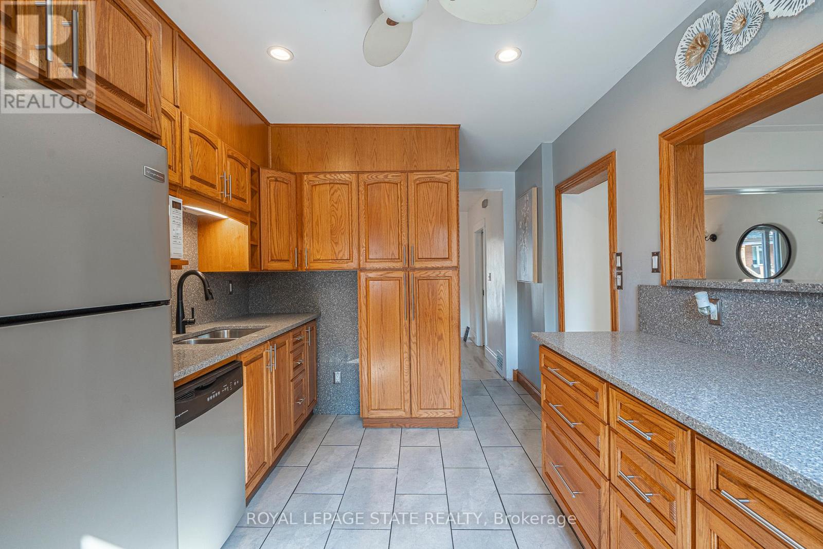 Photo 19 of 36 Spadina Avenue, Hamilton ON
