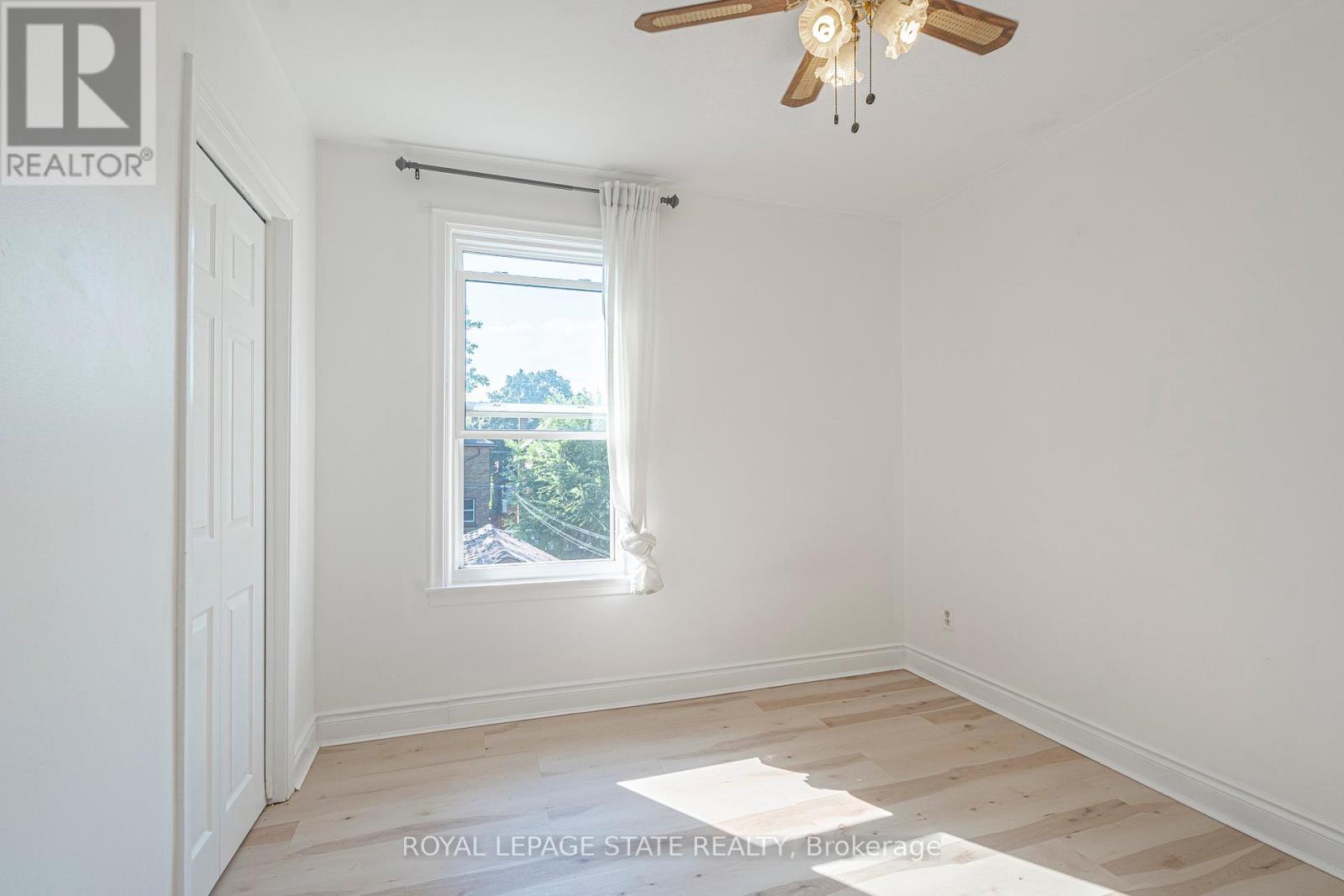 Photo 11 of 36 Spadina Avenue, Hamilton ON