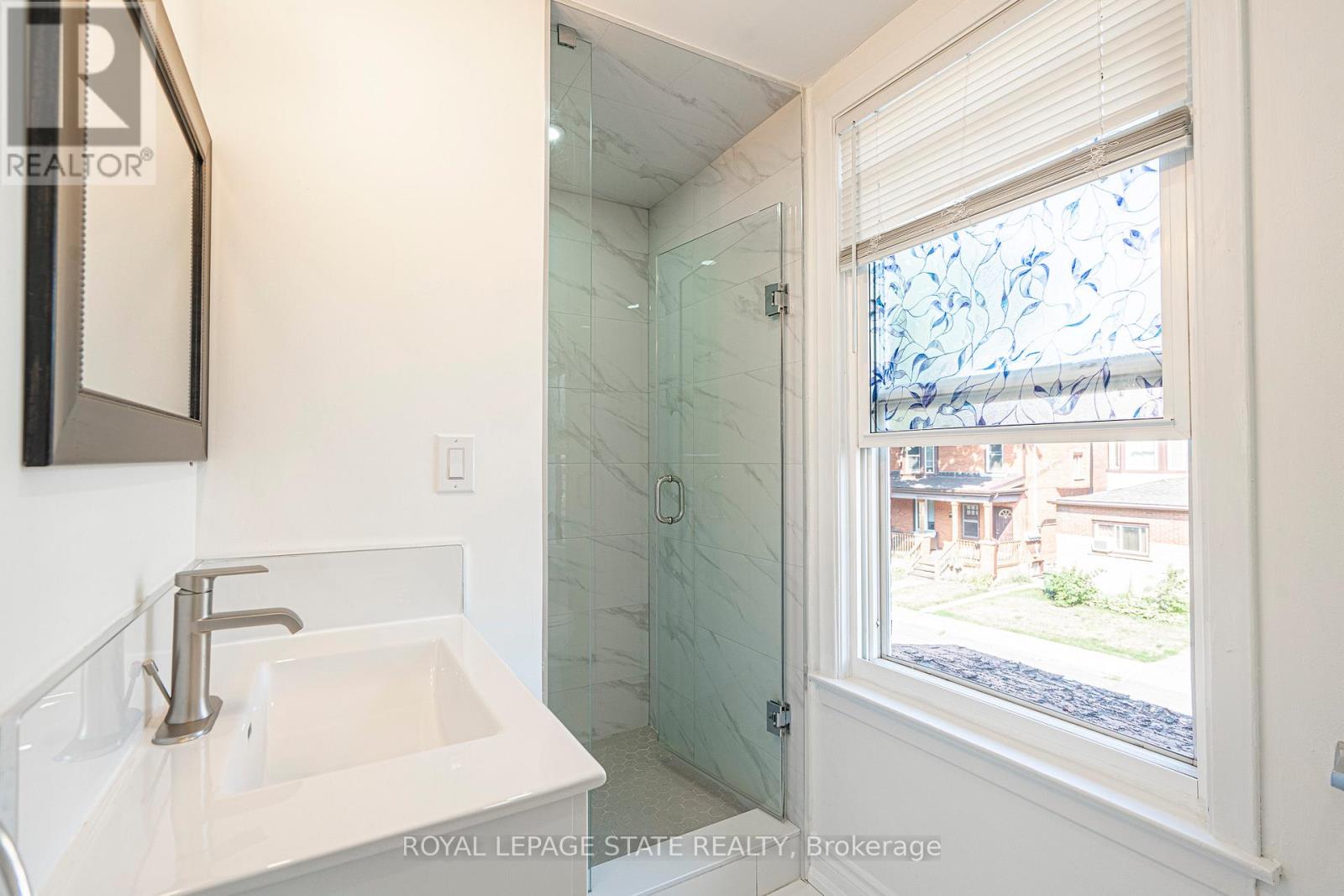 Photo 23 of 36 Spadina Avenue, Hamilton ON