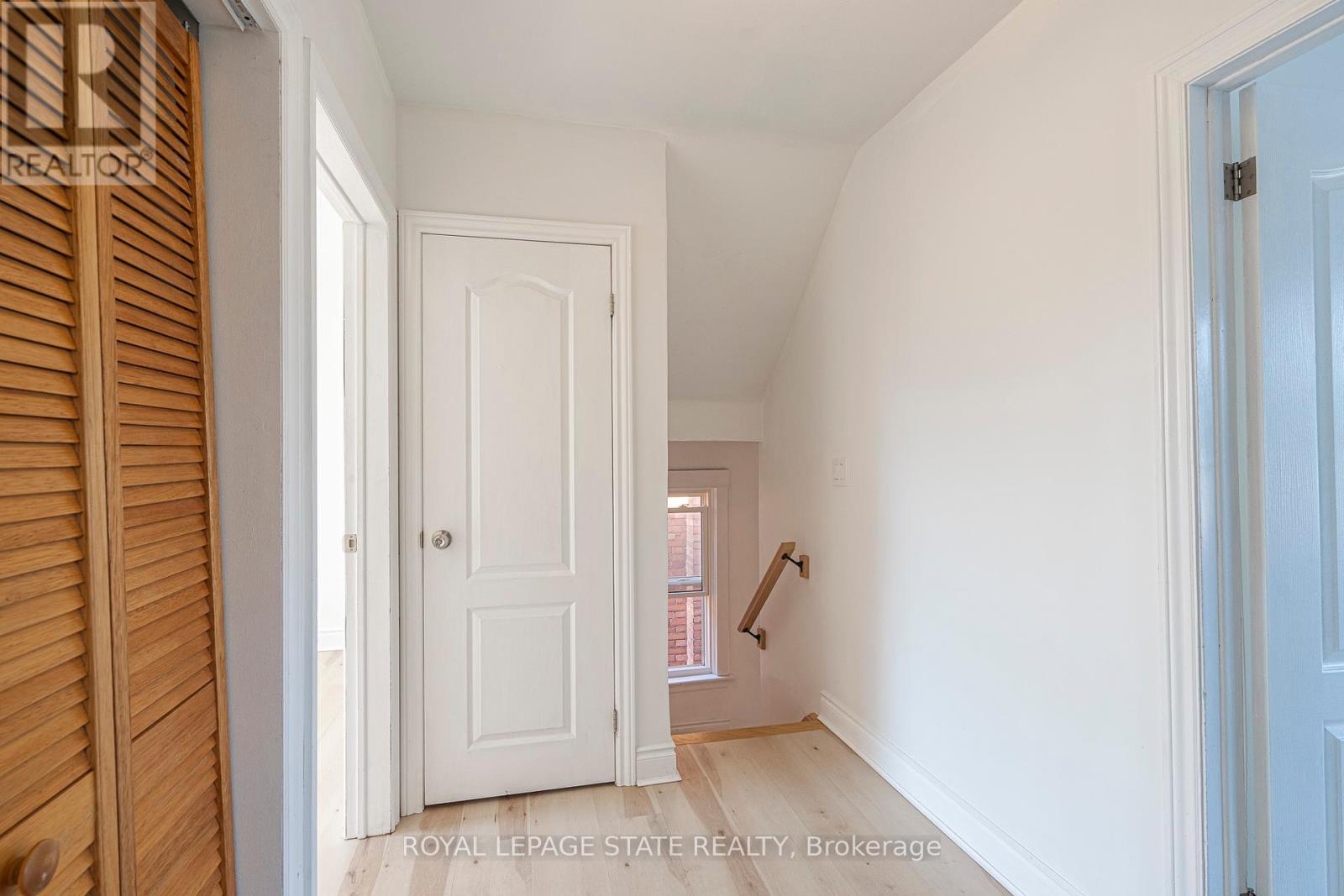 Photo 32 of 36 Spadina Avenue, Hamilton ON