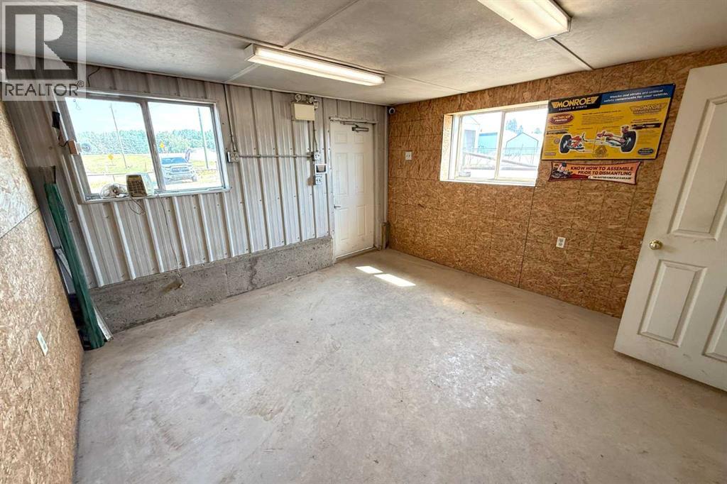 Photo 16 of 4806 52nd Street, Bentley AB