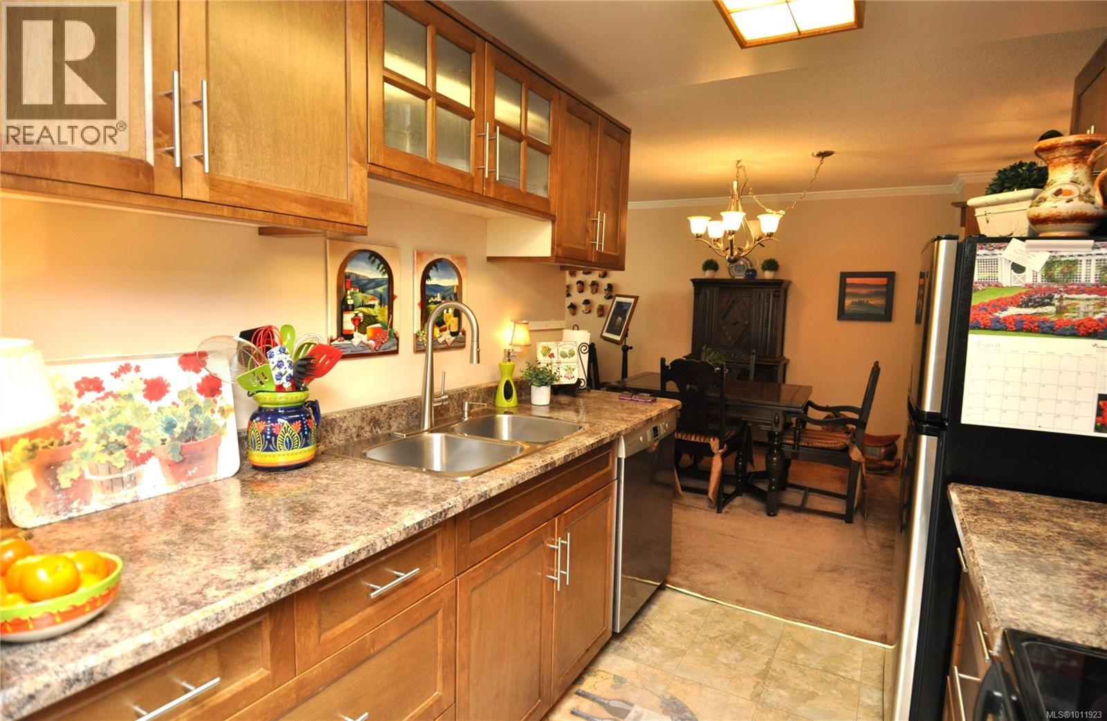 Photo 17 of 303 1068 Tolmie Ave, Saanich BC