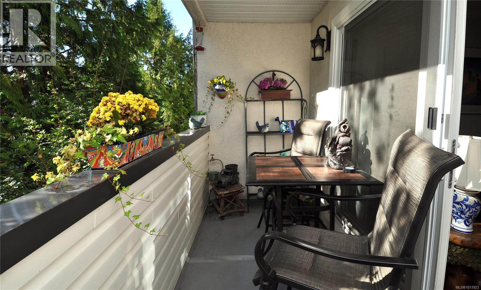 Photo 13 of 303 1068 Tolmie Ave, Saanich BC