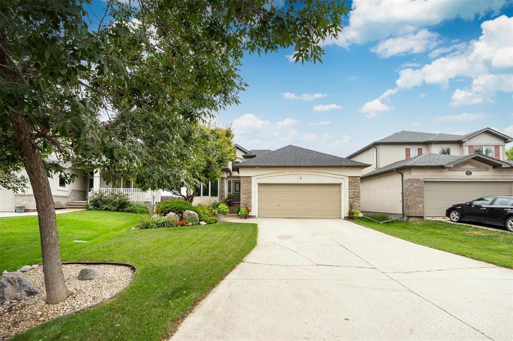 Photo 2 of 7 Winterhaven Drive, Winnipeg MB