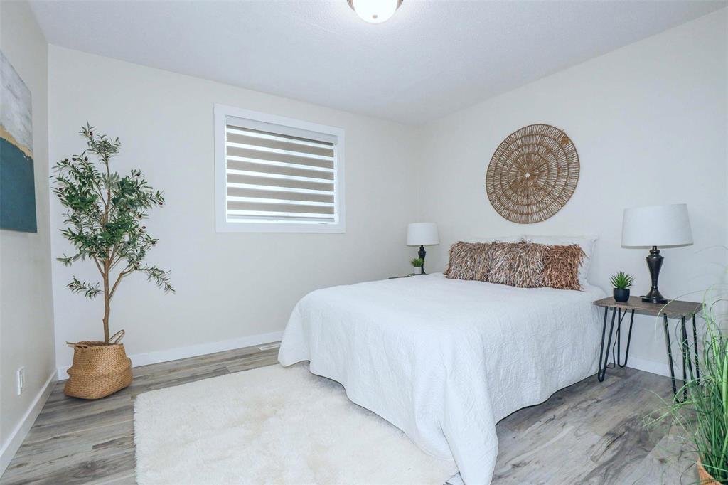 Photo 11 of 74 Cornwall Boulevard, Winnipeg MB