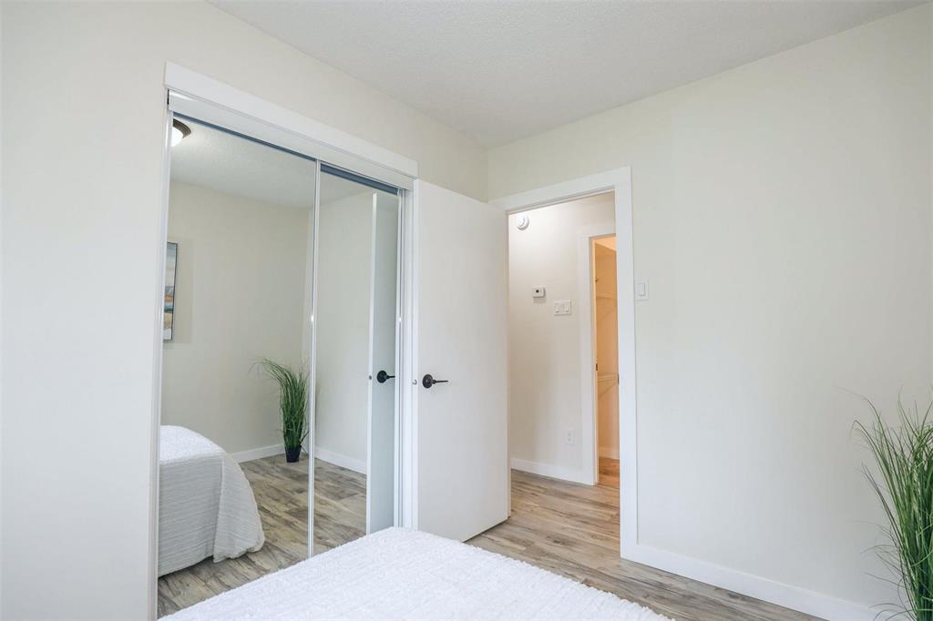 Photo 18 of 74 Cornwall Boulevard, Winnipeg MB