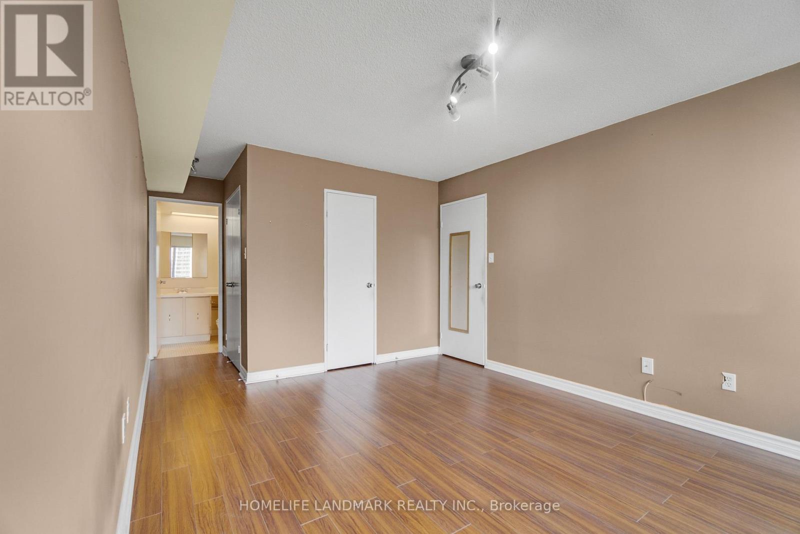 Photo 24 of 910 50 Elm Drive E, Mississauga ON