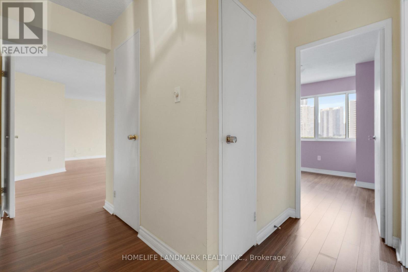 Photo 31 of 910 50 Elm Drive E, Mississauga ON