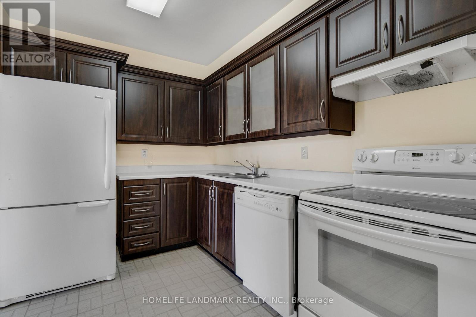 Photo 16 of 910 50 Elm Drive E, Mississauga ON