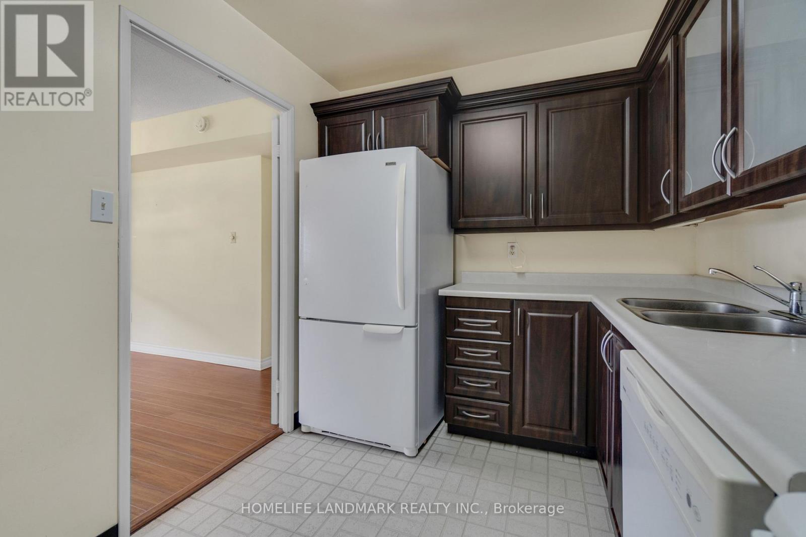 Photo 6 of 910 50 Elm Drive E, Mississauga ON