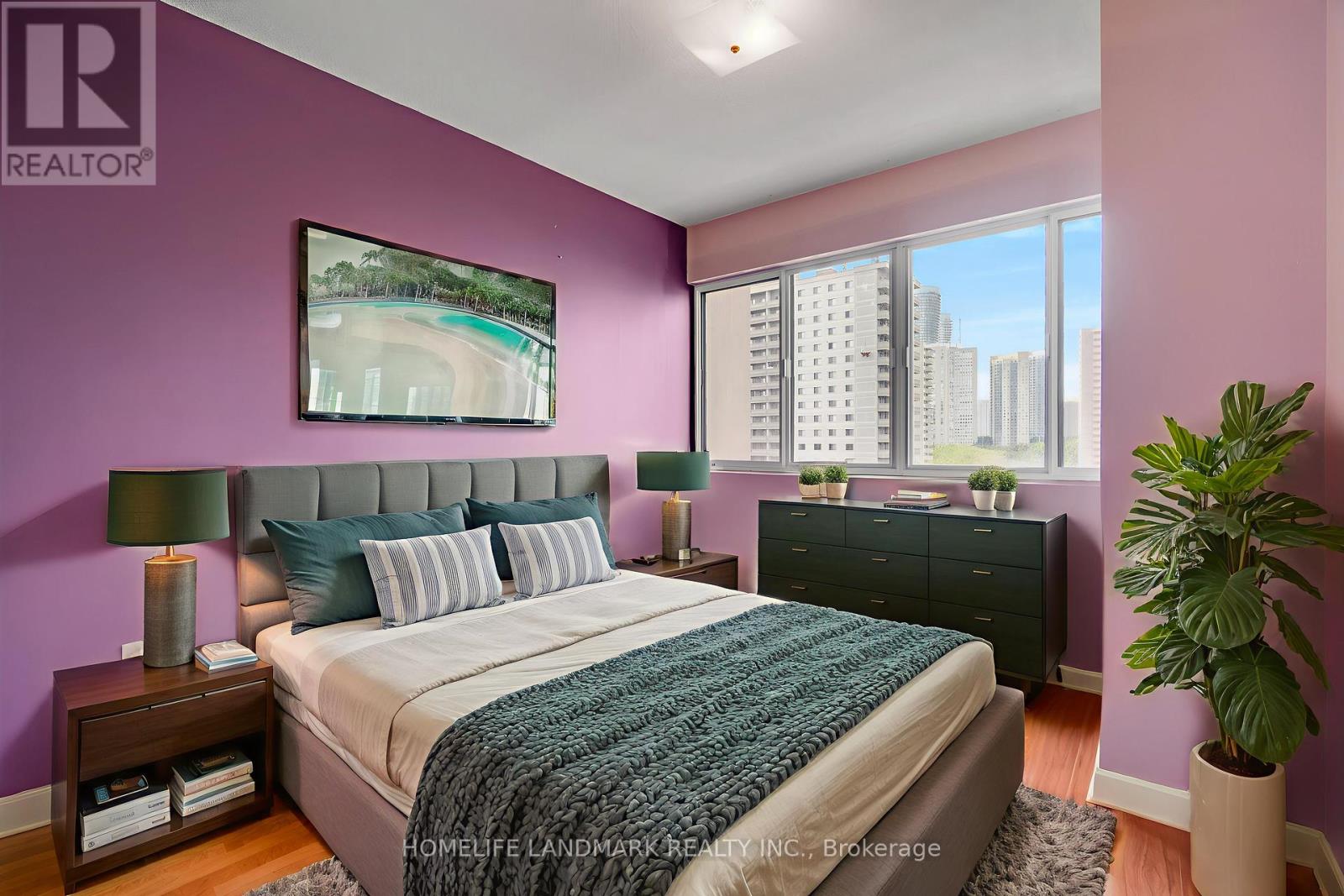 Photo 1 of 910 50 Elm Drive E, Mississauga ON
