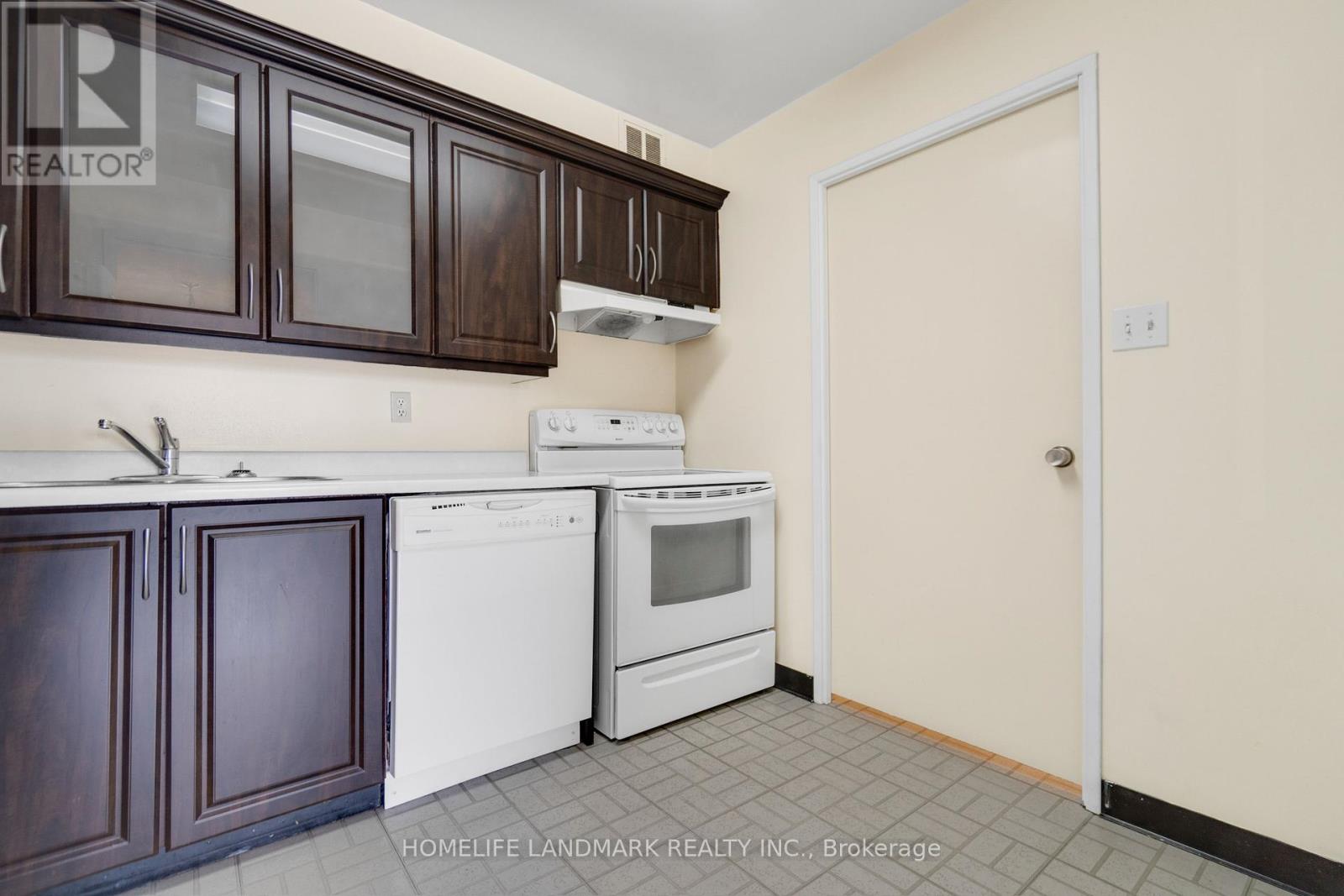 Photo 10 of 910 50 Elm Drive E, Mississauga ON