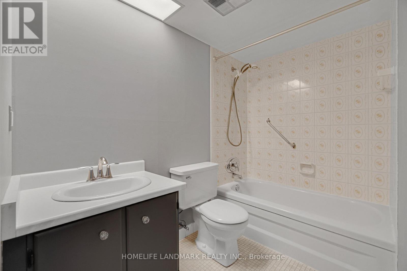 Photo 4 of 910 50 Elm Drive E, Mississauga ON