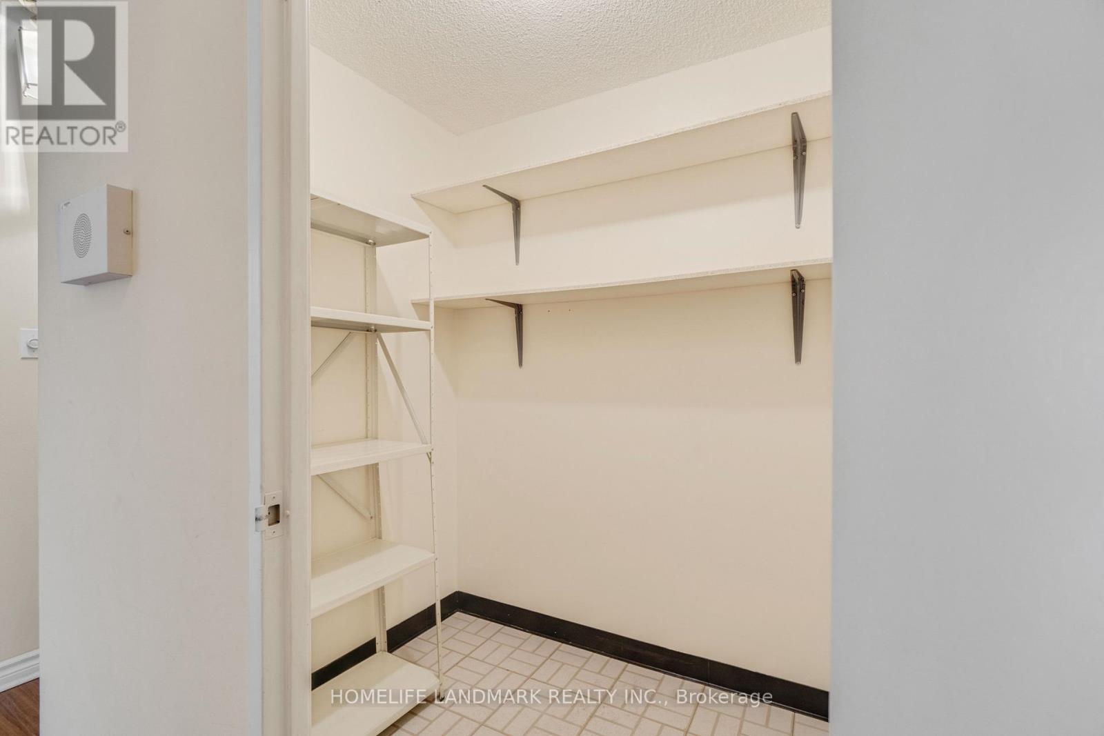 Photo 21 of 910 50 Elm Drive E, Mississauga ON
