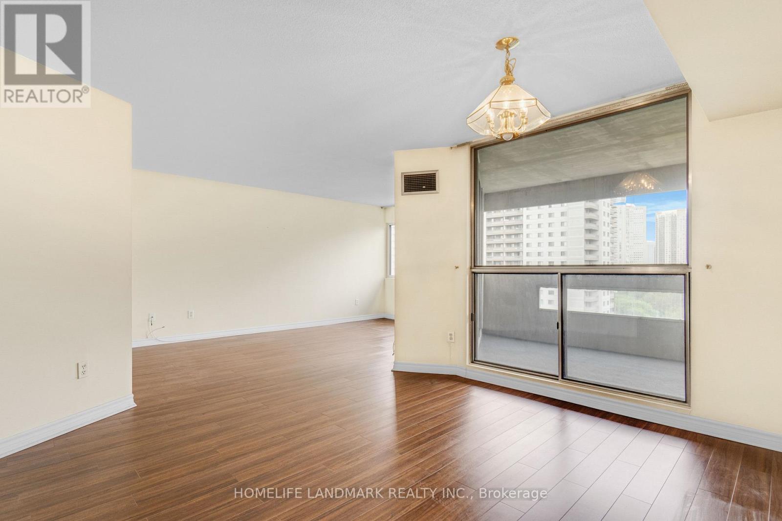 Photo 39 of 910 50 Elm Drive E, Mississauga ON