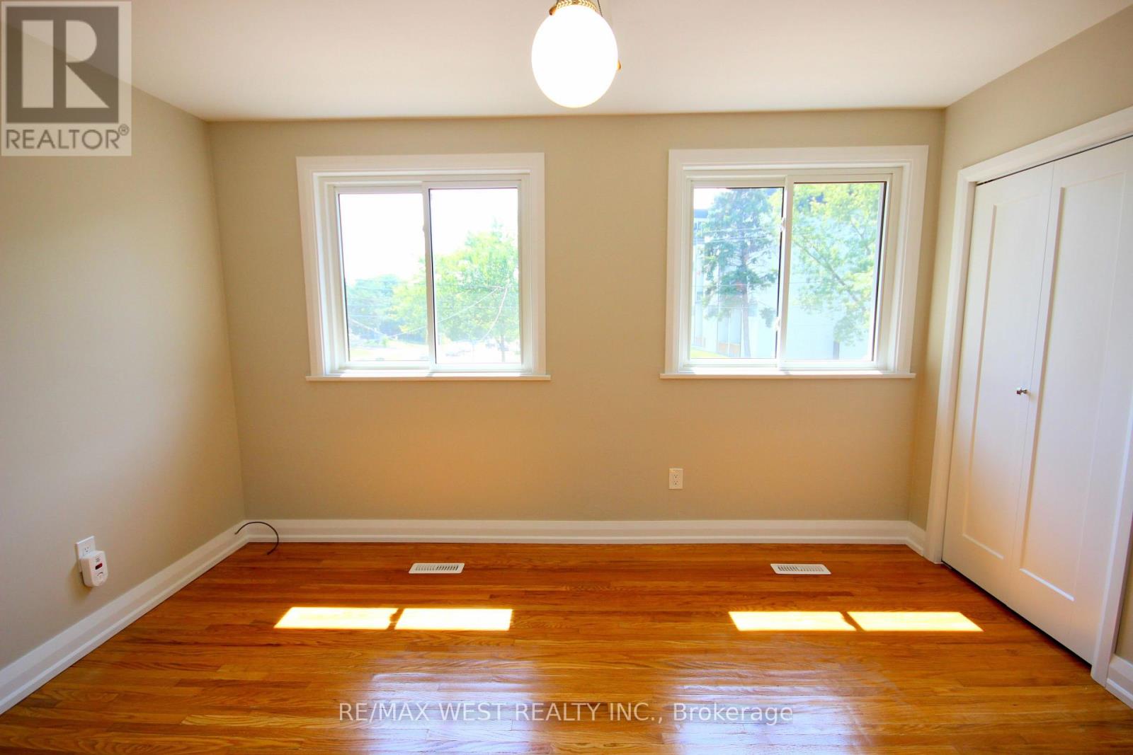 Photo 33 of 7139 Darcel Avenue, Mississauga ON