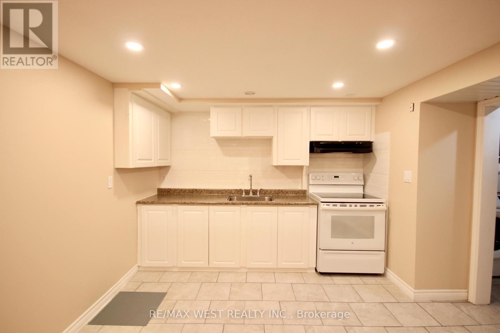 Photo 30 of 7139 Darcel Avenue, Mississauga ON