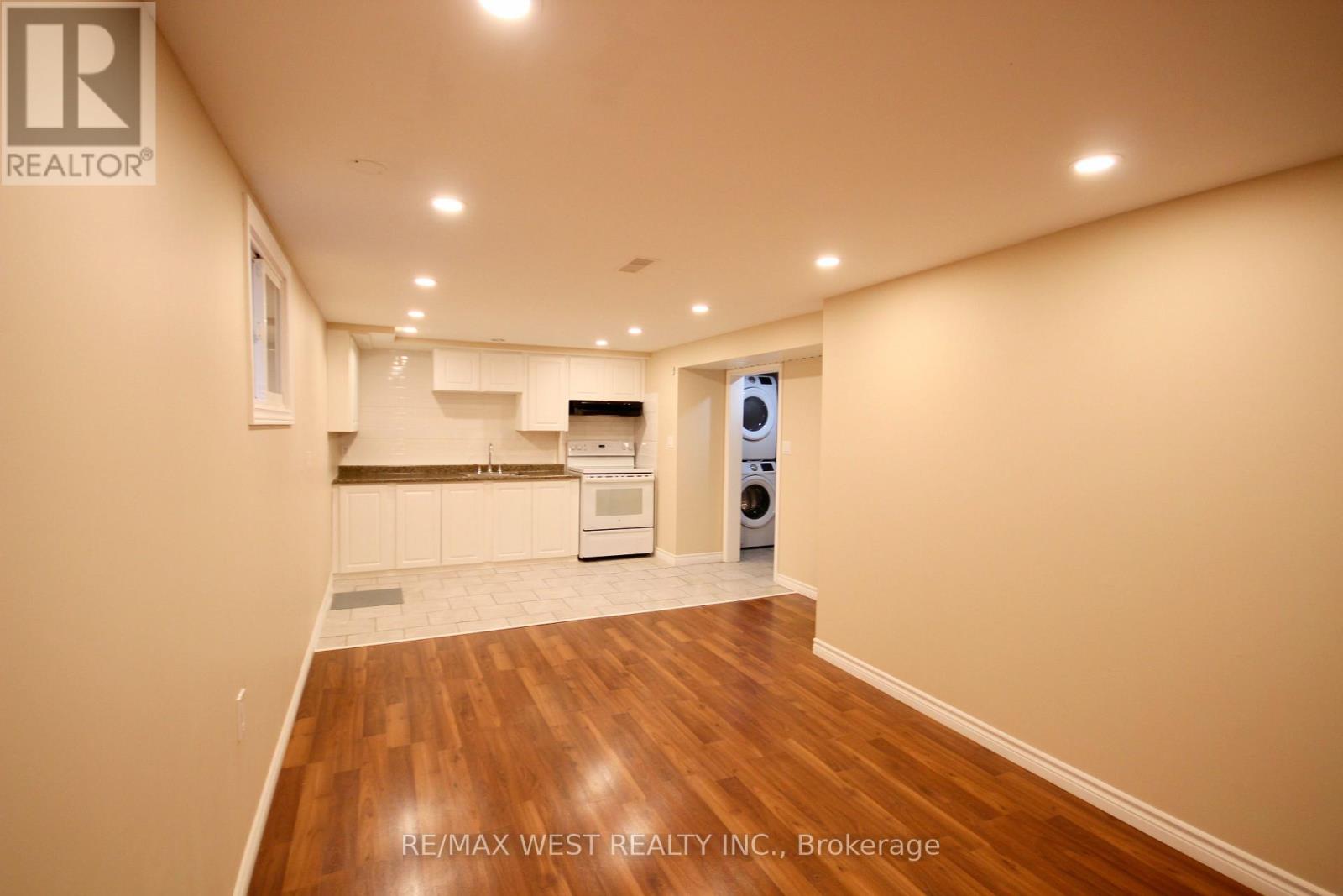 Photo 31 of 7139 Darcel Avenue, Mississauga ON