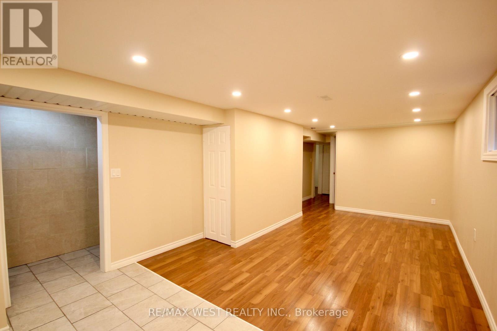 Photo 6 of 7139 Darcel Avenue, Mississauga ON