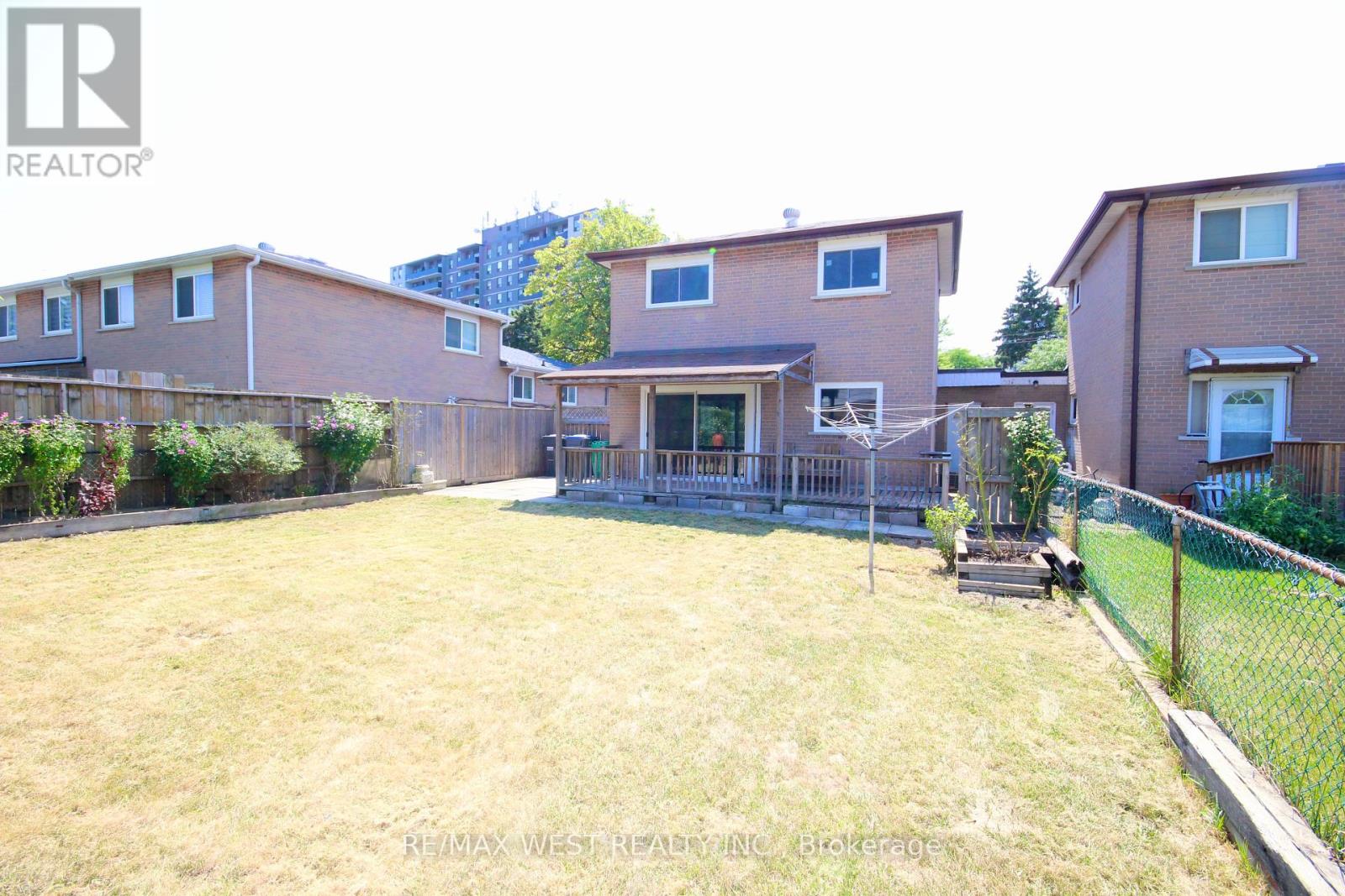 Photo 9 of 7139 Darcel Avenue, Mississauga ON