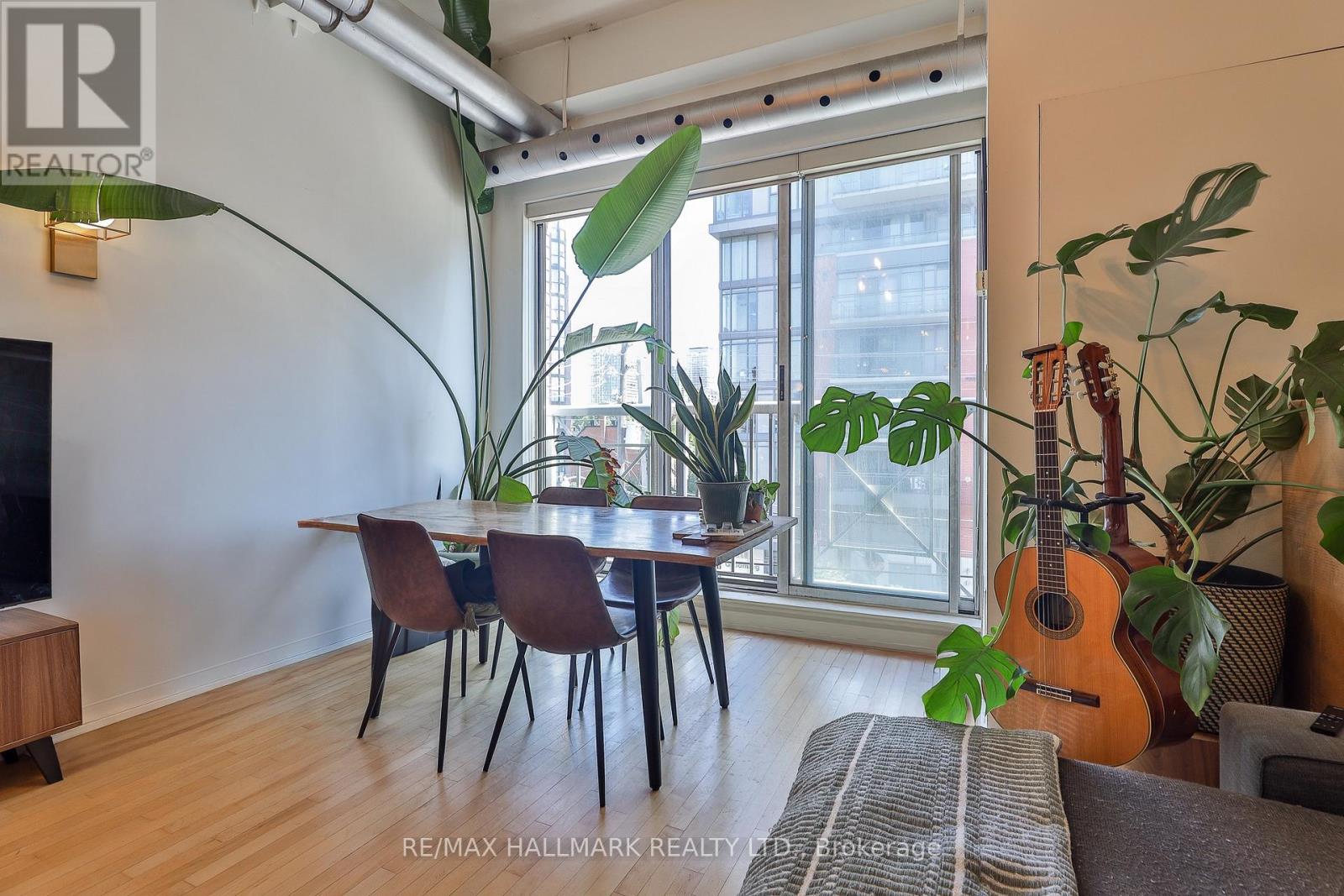 Photo 7 of 302 766 King Street W, Toronto ON