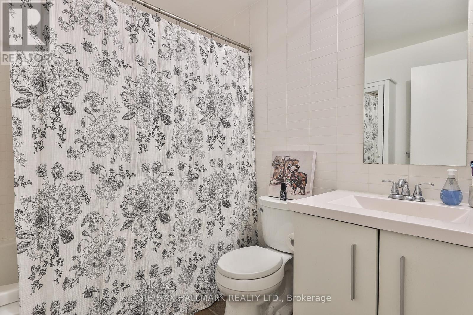 Photo 15 of 302 766 King Street W, Toronto ON