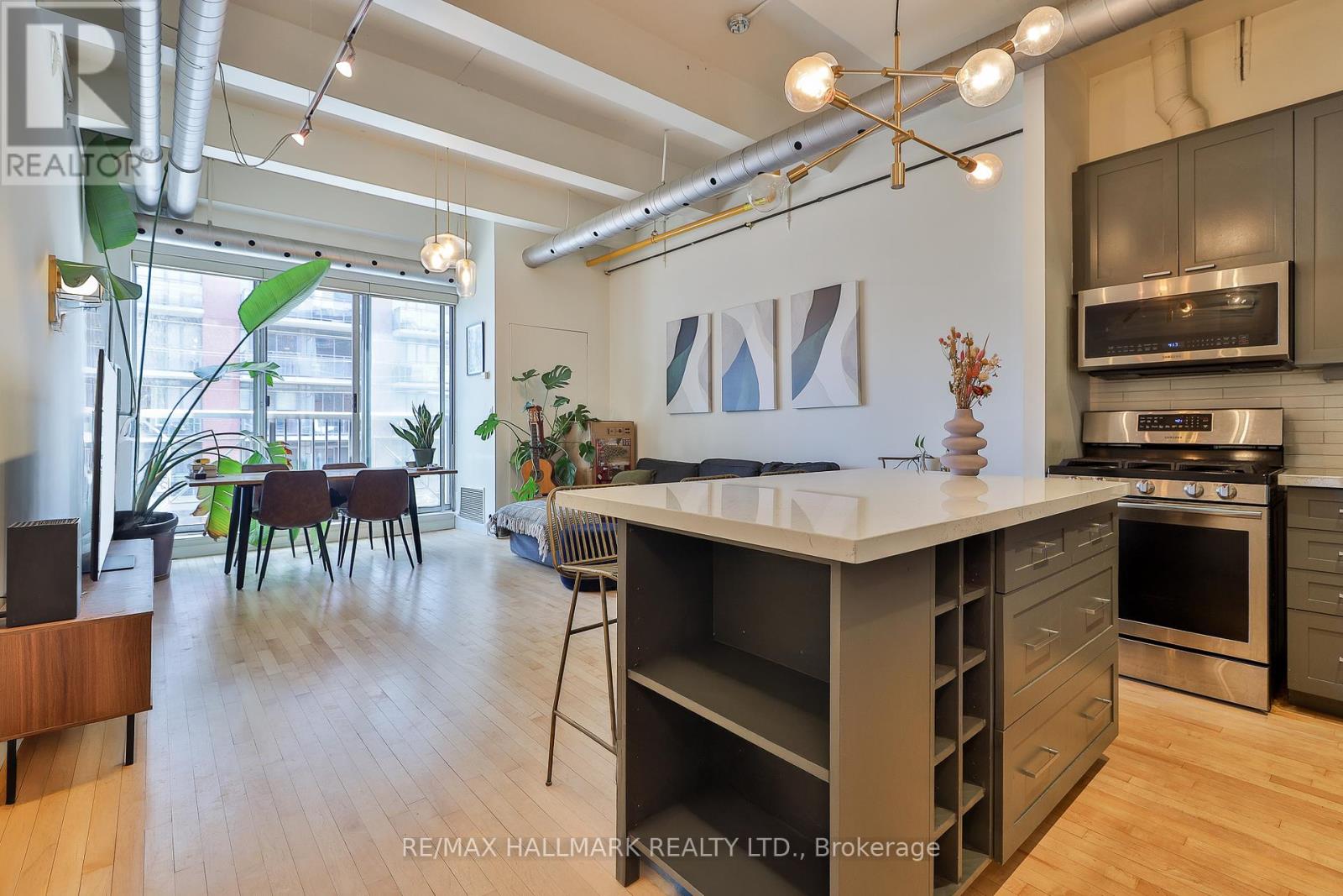 Photo 12 of 302 766 King Street W, Toronto ON