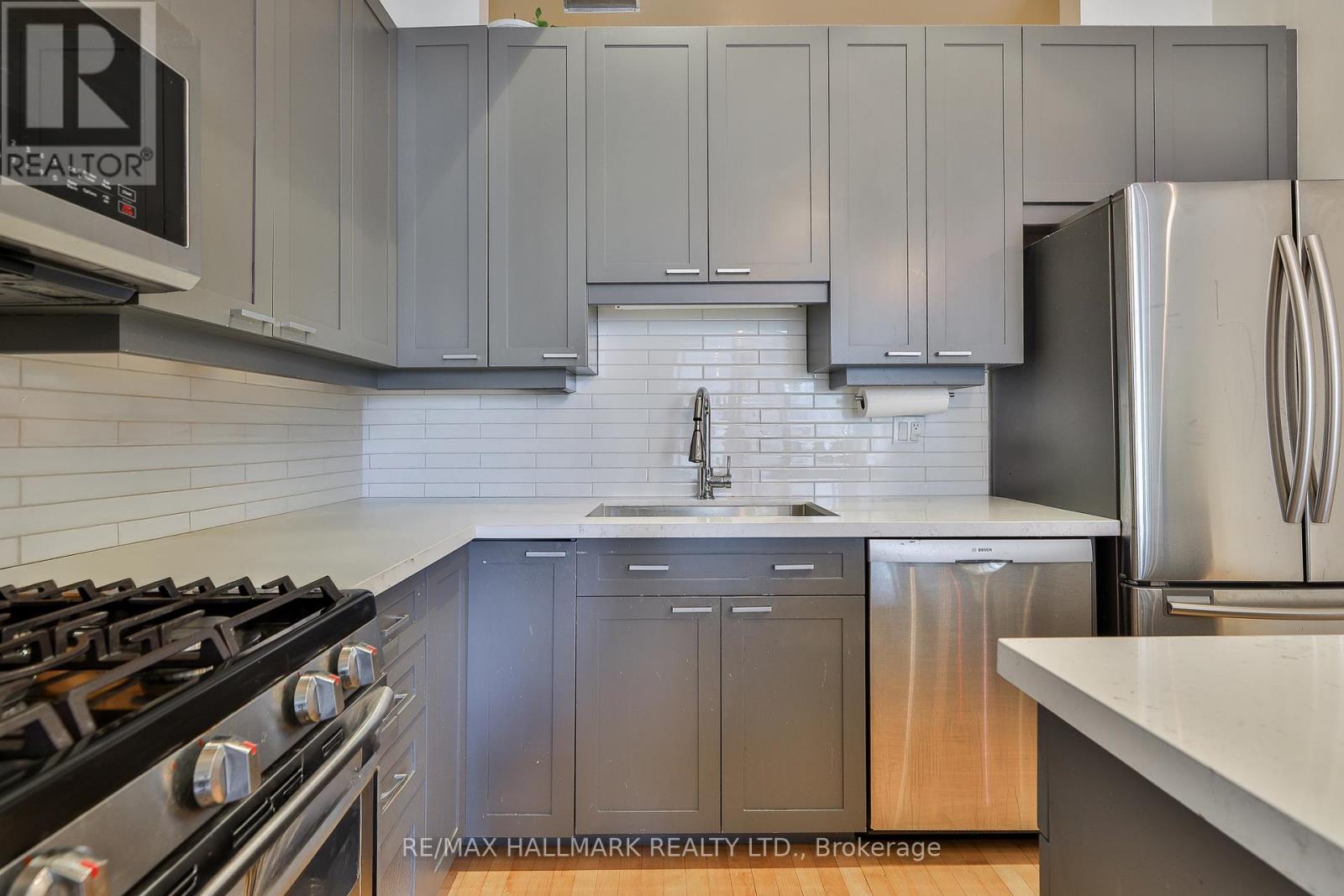 Photo 8 of 302 766 King Street W, Toronto ON