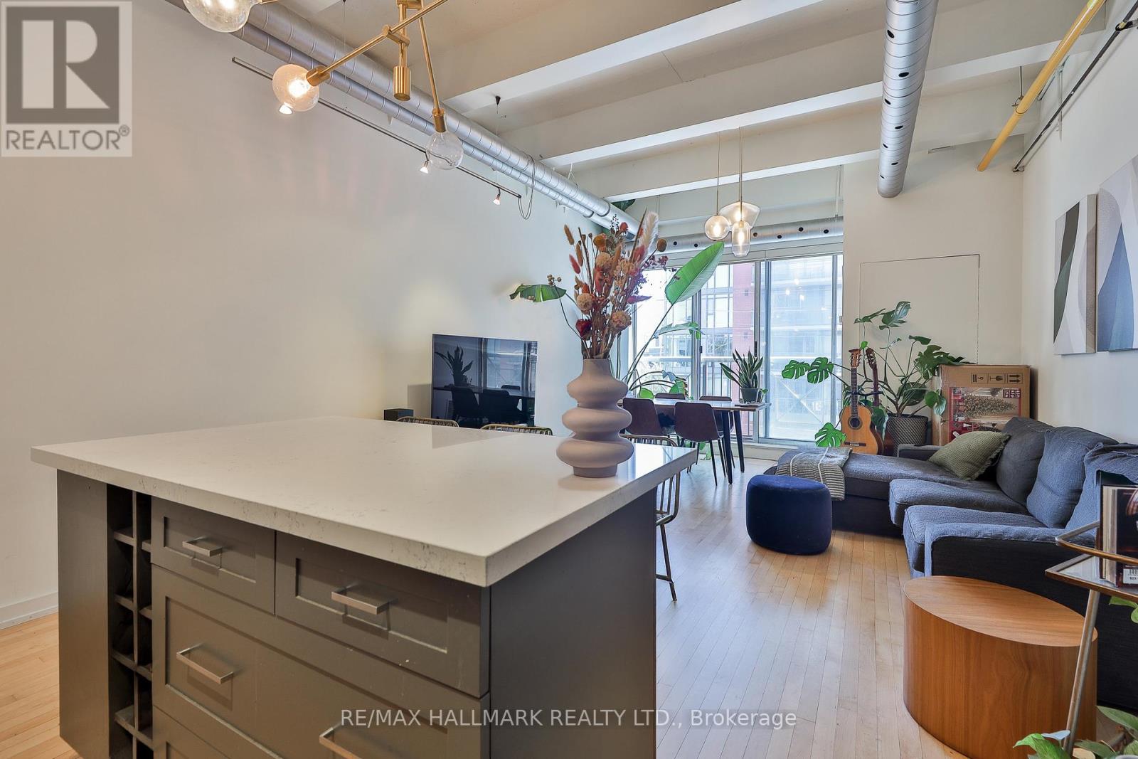 Photo 3 of 302 766 King Street W, Toronto ON