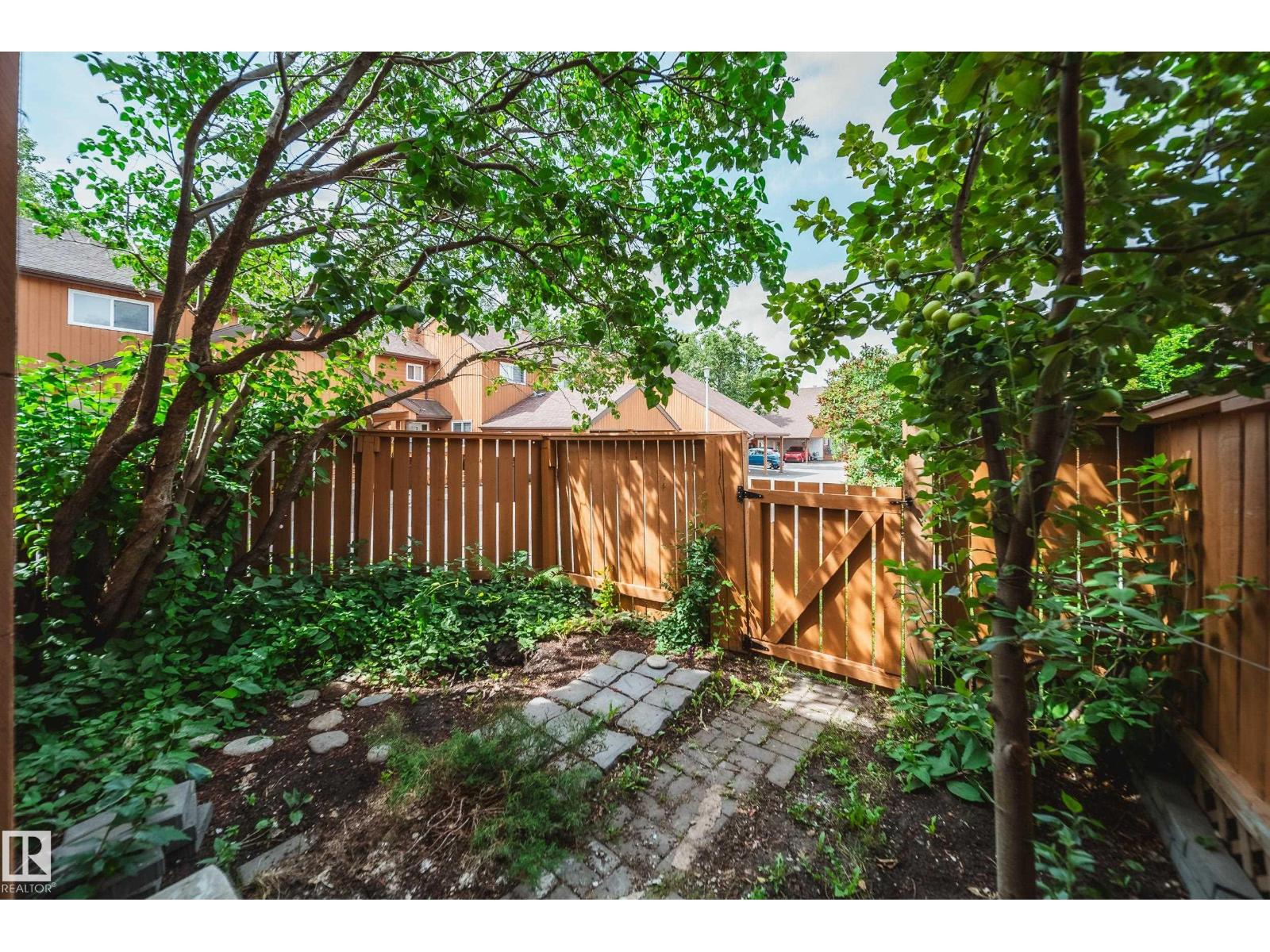 Photo 32 of 6098 Mill Woods Nw, Edmonton AB