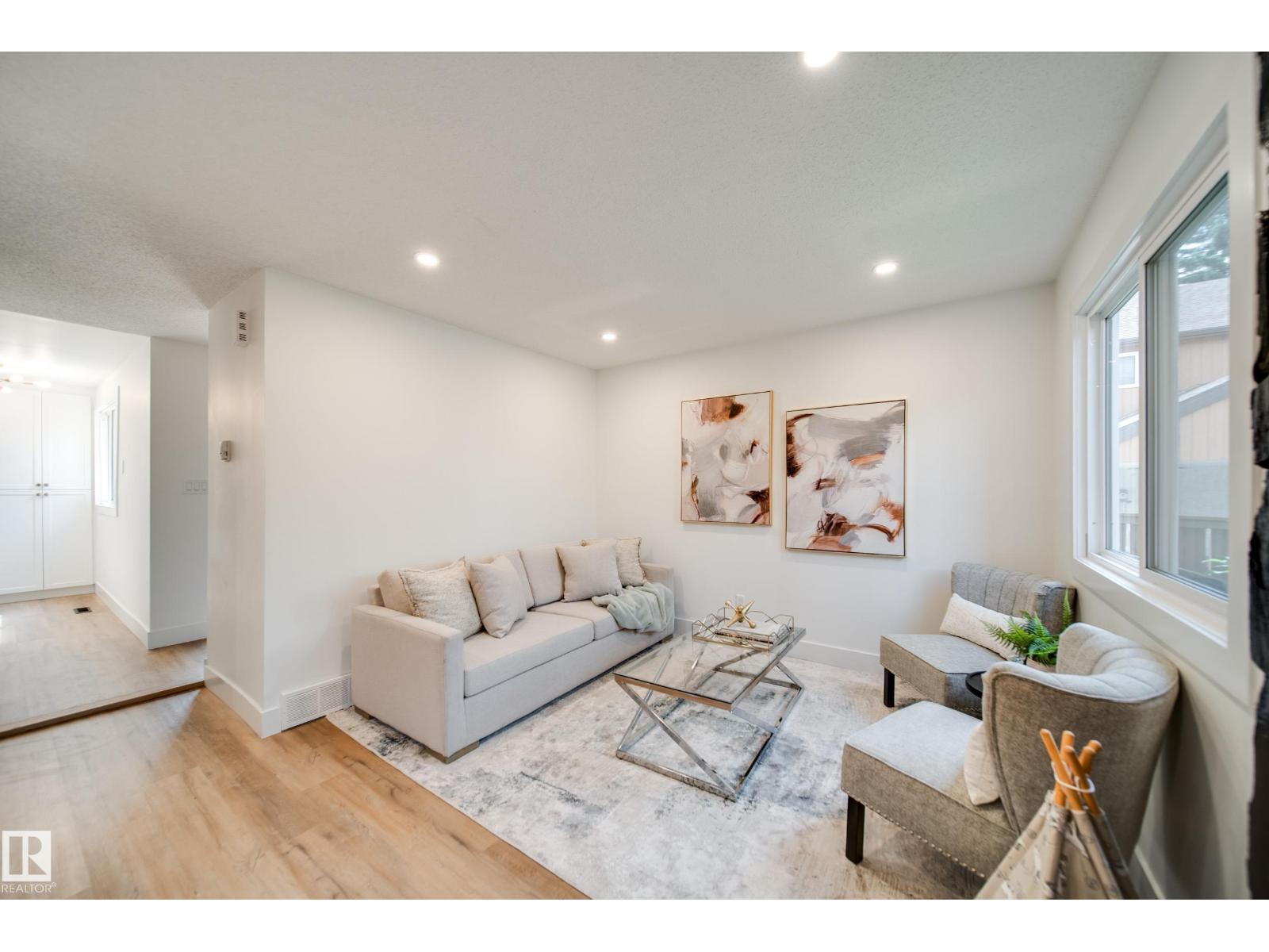 Photo 4 of 6098 Mill Woods Nw, Edmonton AB