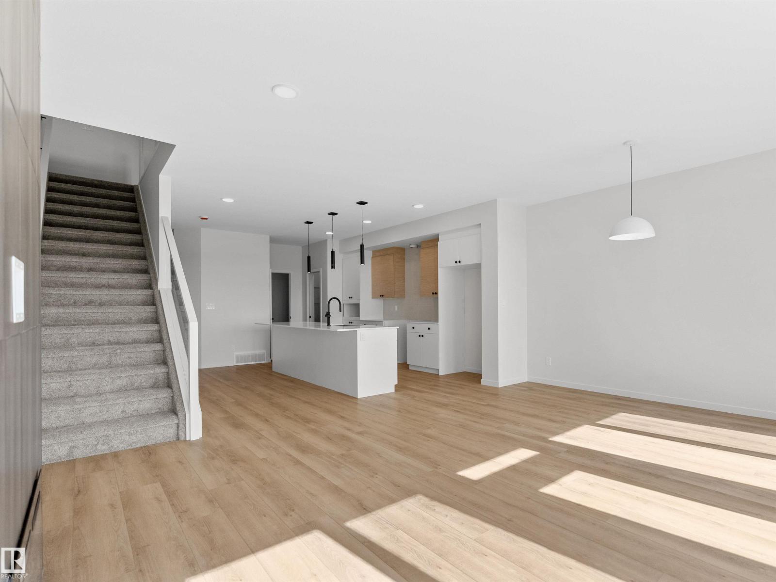 Photo 11 of 22919 80 Av Nw, Edmonton AB