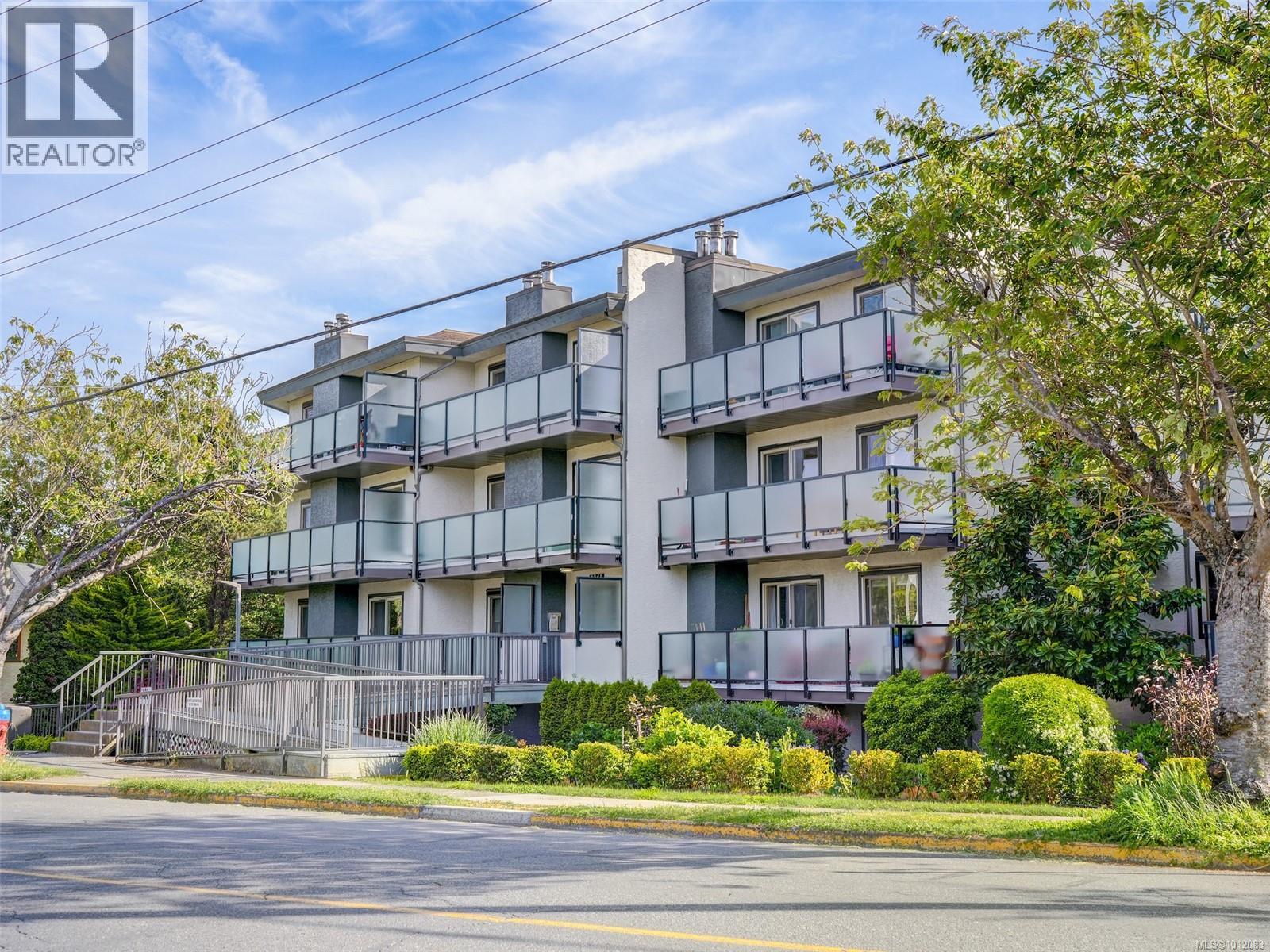 Photo 14 of 107 1241 Fairfield Rd, Victoria BC
