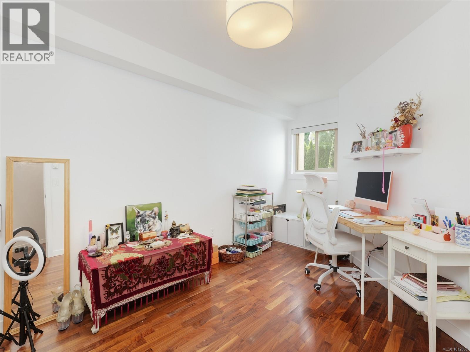 Photo 4 of 107 1241 Fairfield Rd, Victoria BC