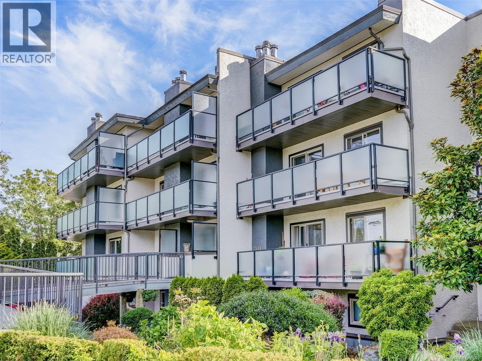 Photo 17 of 107 1241 Fairfield Rd, Victoria BC