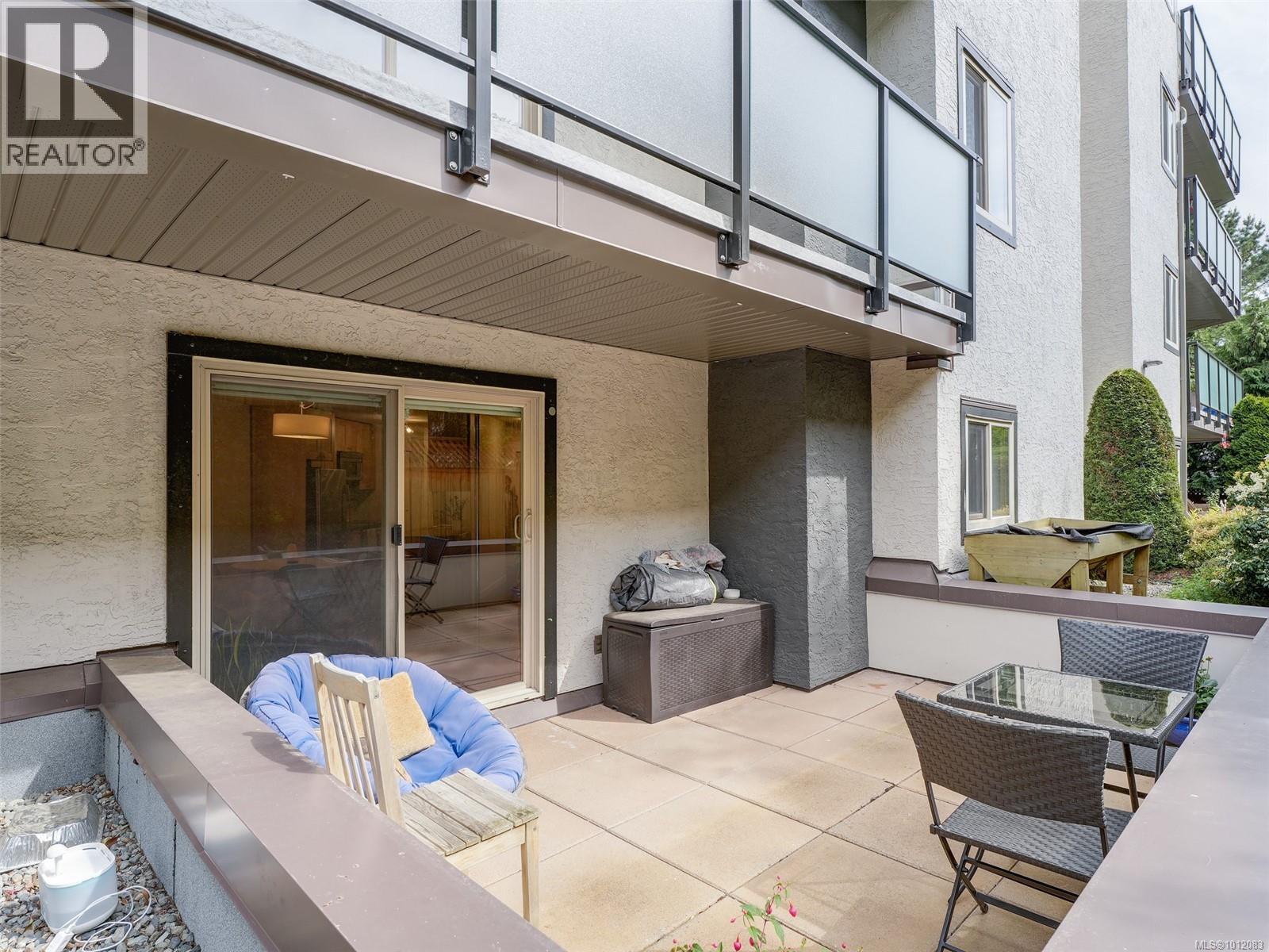 Photo 5 of 107 1241 Fairfield Rd, Victoria BC