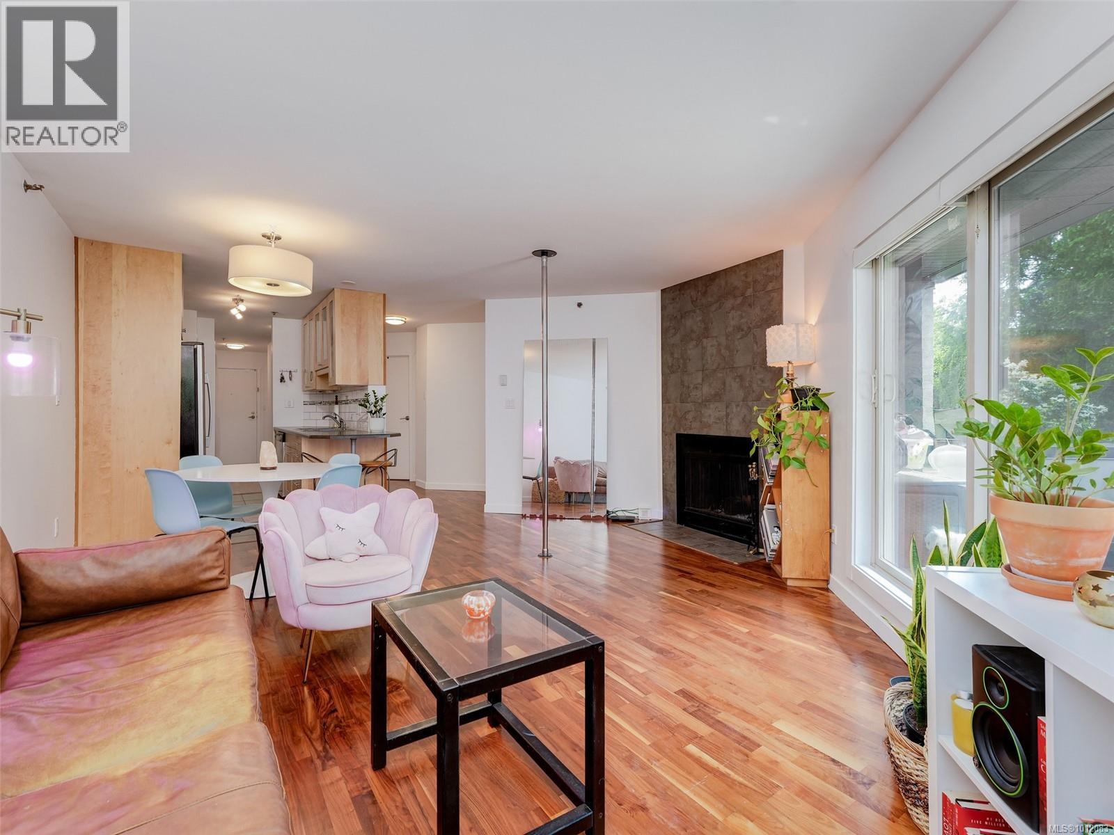 Photo 22 of 107 1241 Fairfield Rd, Victoria BC