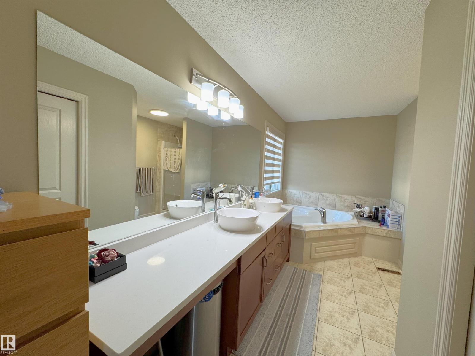 Photo 25 of 1206 Mckinney Co Nw, Edmonton AB
