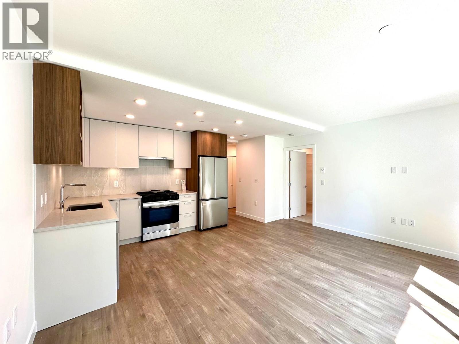 Photo 2 of 313 723 Grover Avenue, Coquitlam BC