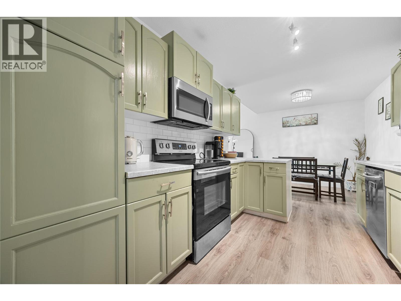 Photo 11 of 3160 Casorso Road Unit 412, Kelowna BC