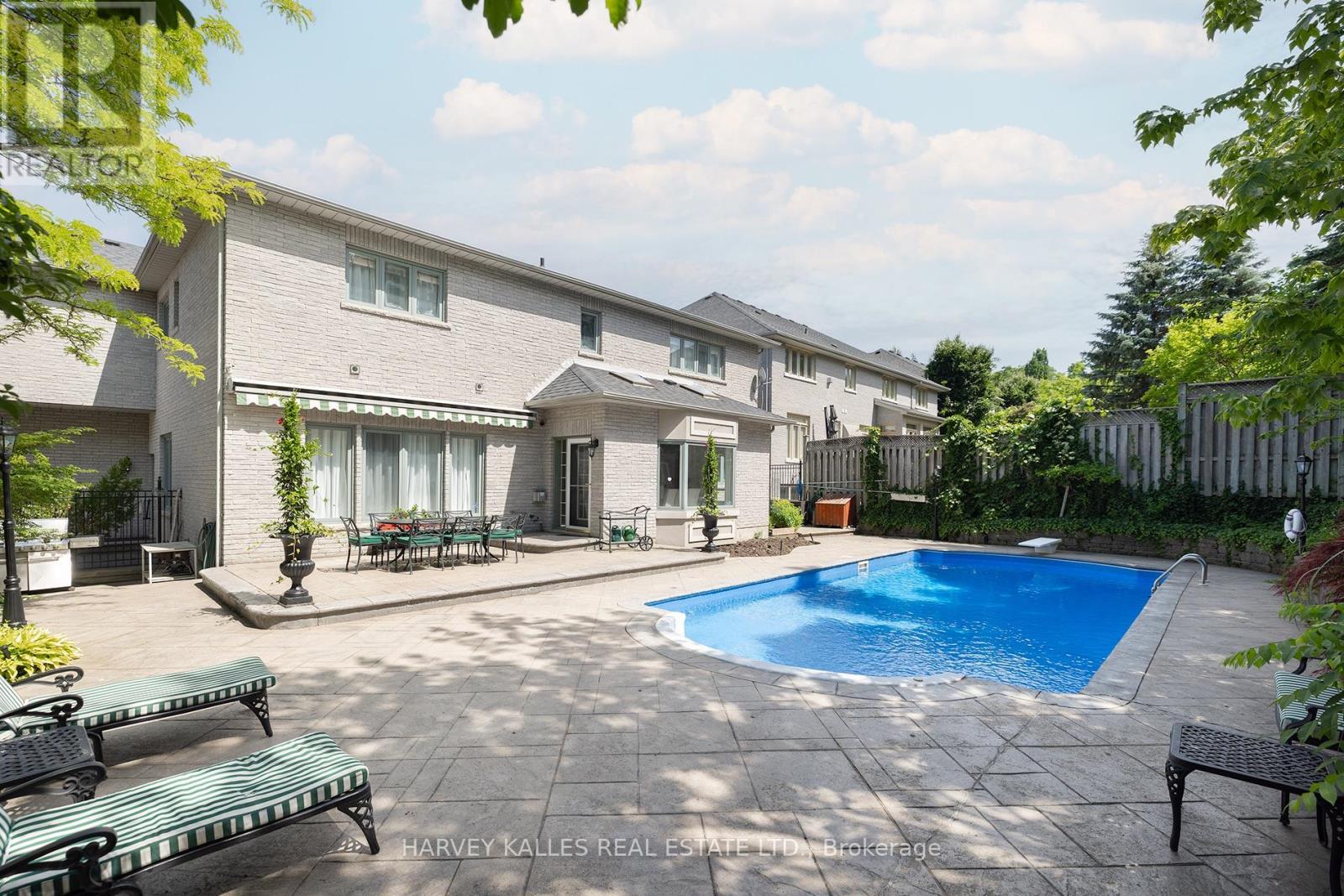 Photo 2 of 60 Bowan Court, Toronto ON