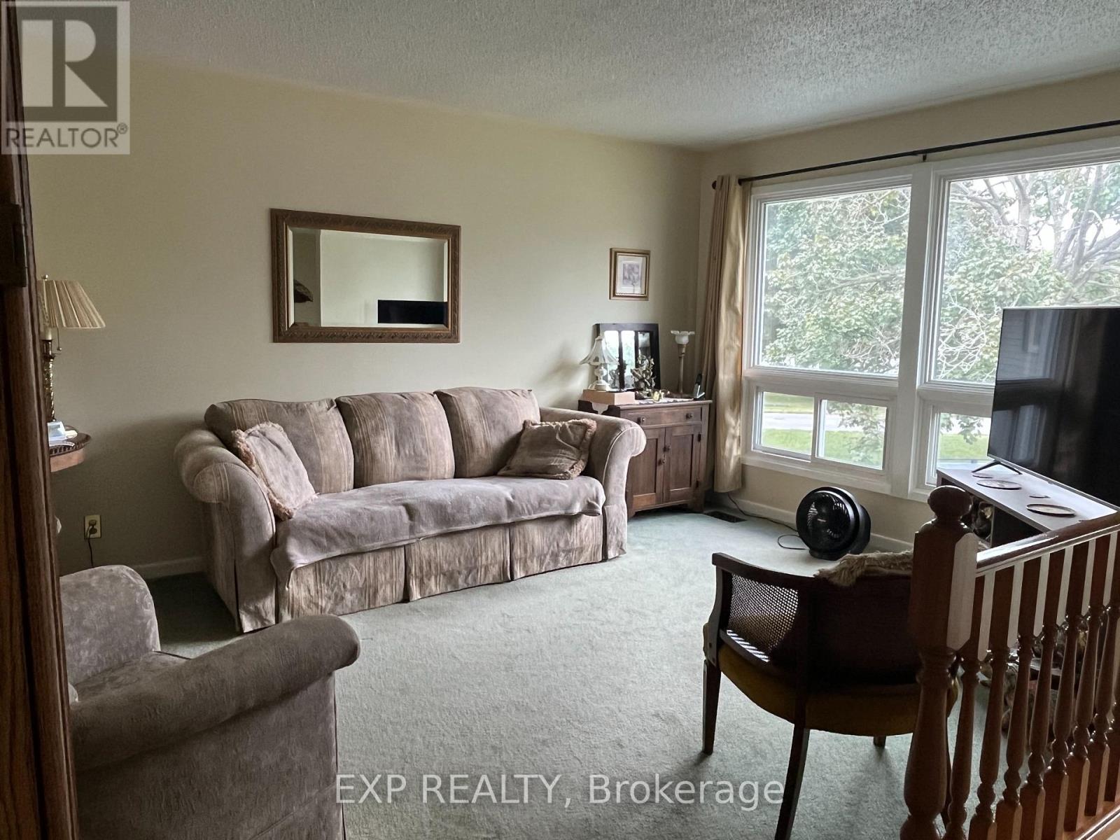 Photo 11 of 14 Dixie Place, Belleville ON
