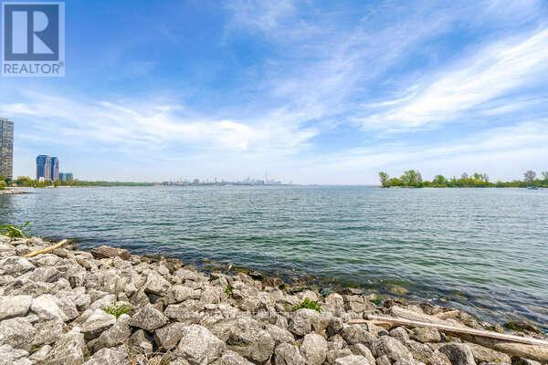 Photo 22 of 416 70 Annie Craig Drive, Toronto ON